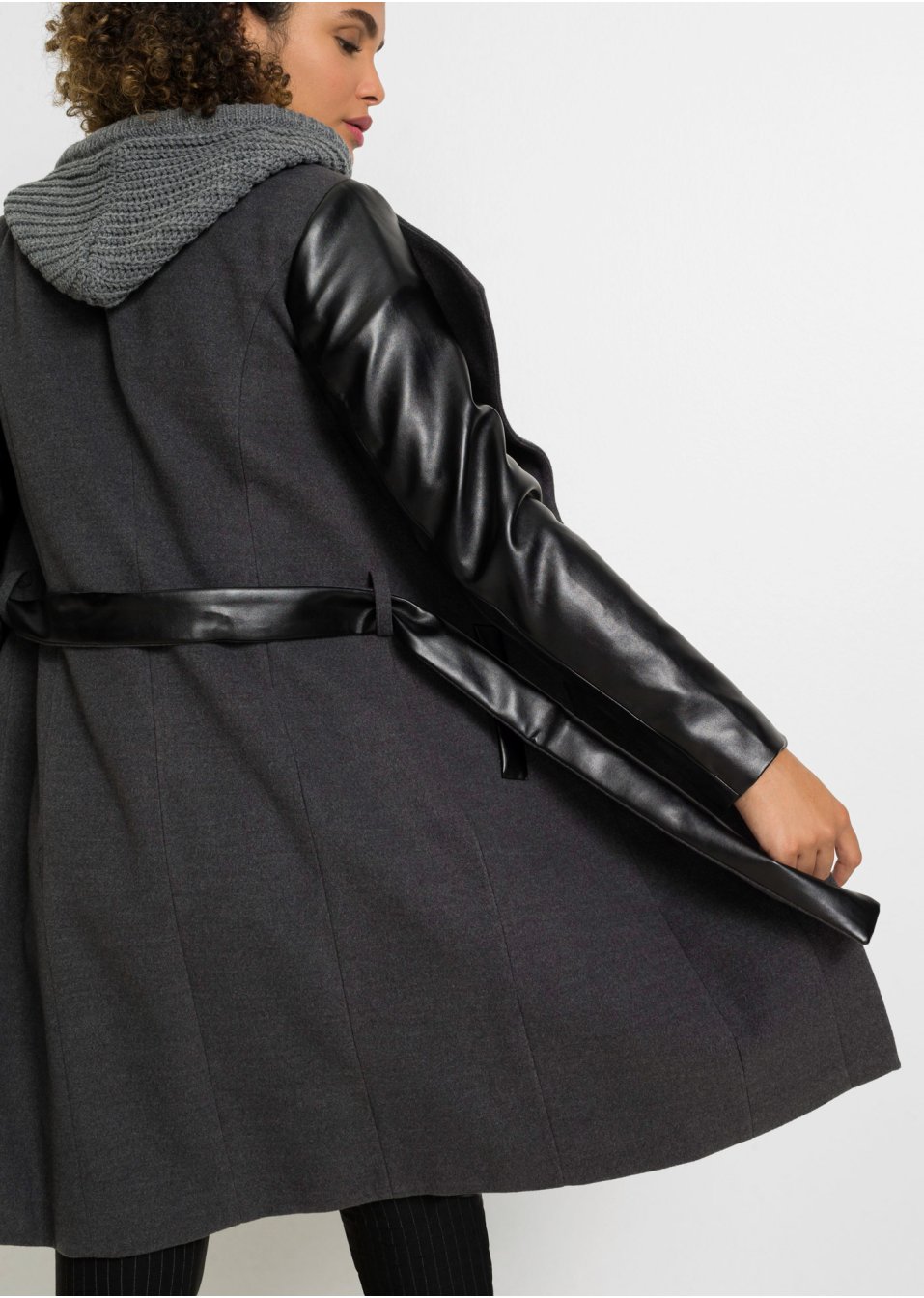 Manteau court avec manches contrastantes