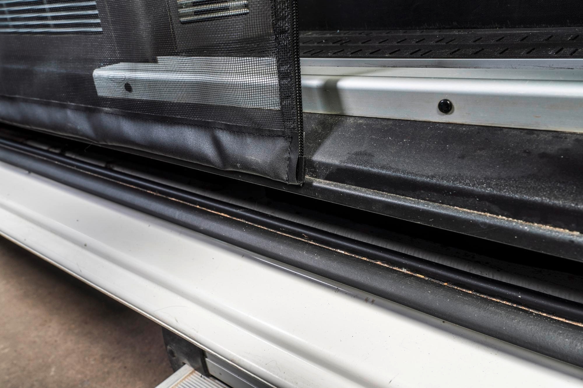 Mayr Van Schiebetürenmoskitonetz mit Magnetreißverschluss geeignet für Crafter / Grand California mit Maschenweite Fine Mesh für Beifahrerseite rechts