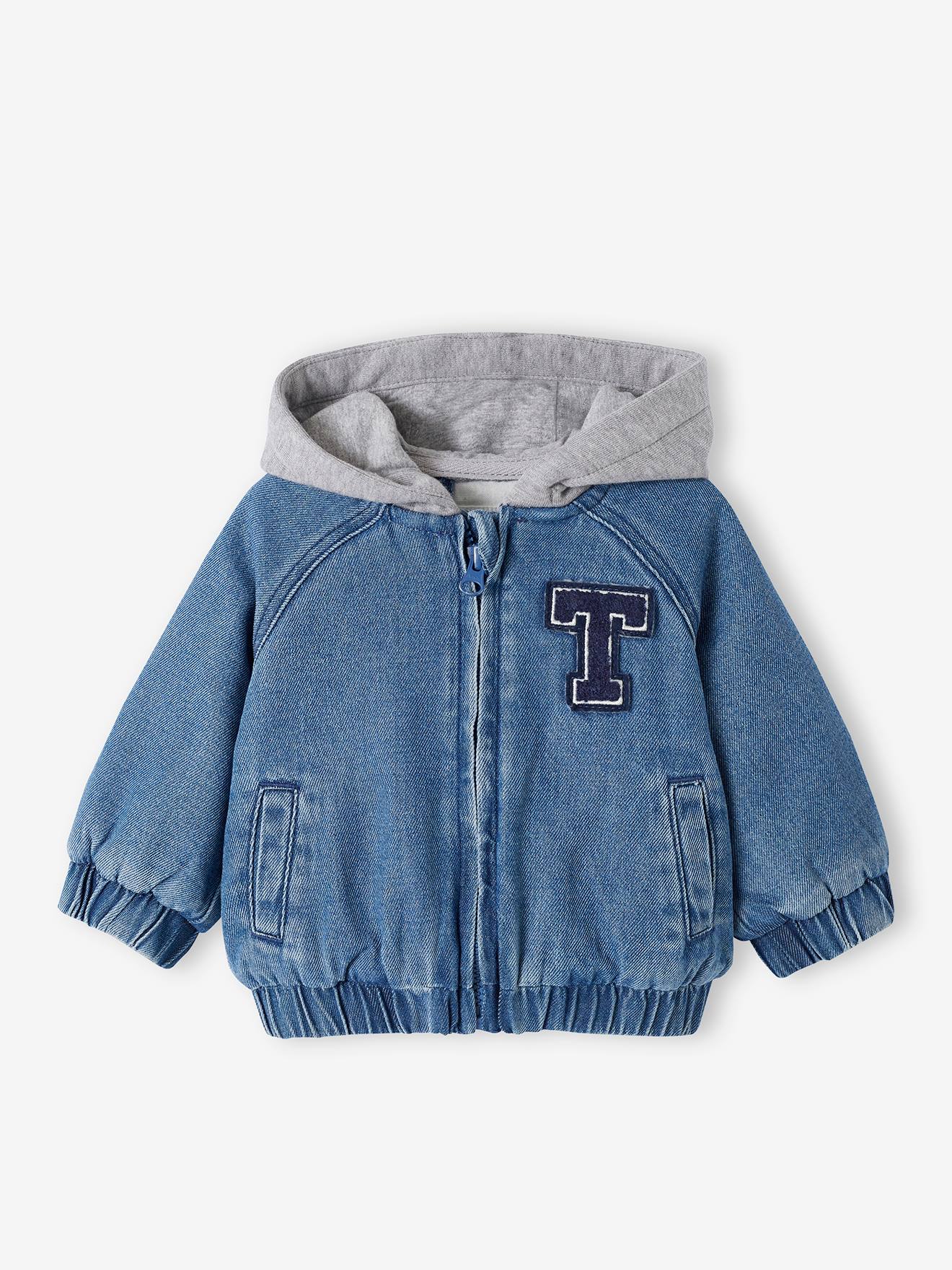 Jaqueta jeans cor pedra bebê com forro de lã e capuz.