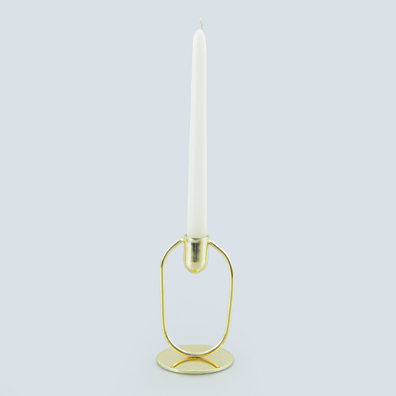 Bougeoir doré pour bougie flambeau