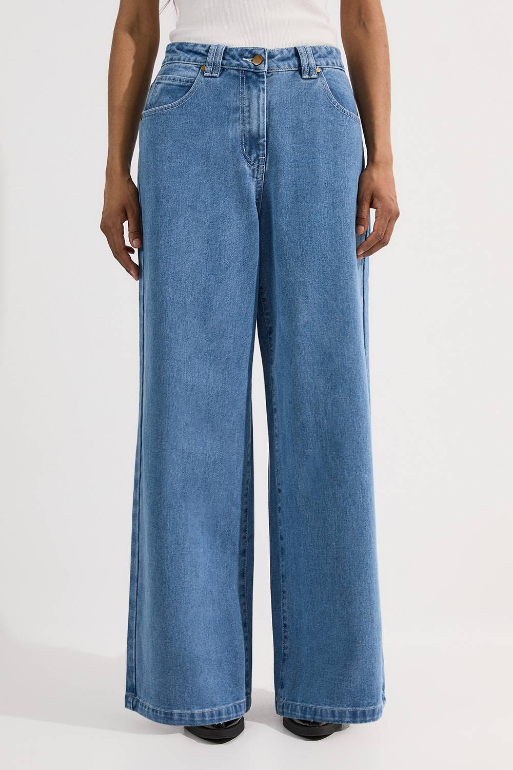KarenMillen Jean en denim Soft Wash, coupe droite décontractée