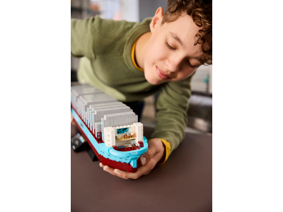 LEGO Maersk containerschip met dubbel brandstofsysteem (40955)
