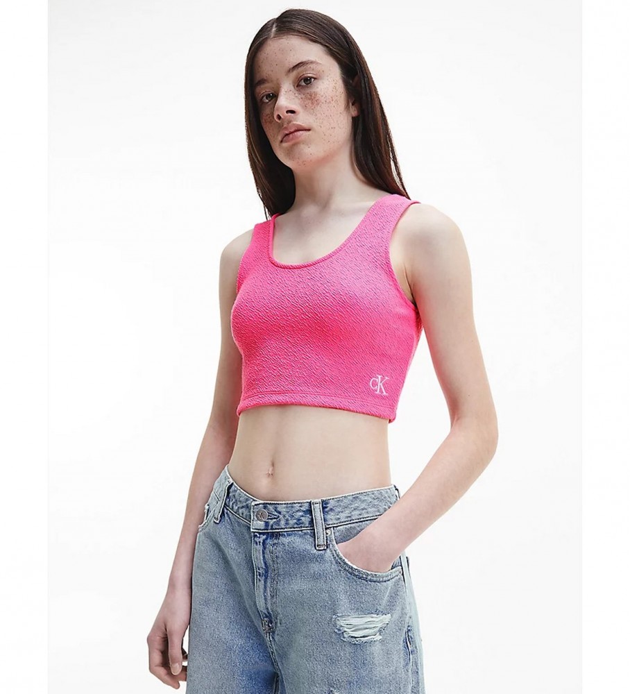 Camiseta cropped Calvin Klein Jeans rosa com alças finas e estampa de queijo
