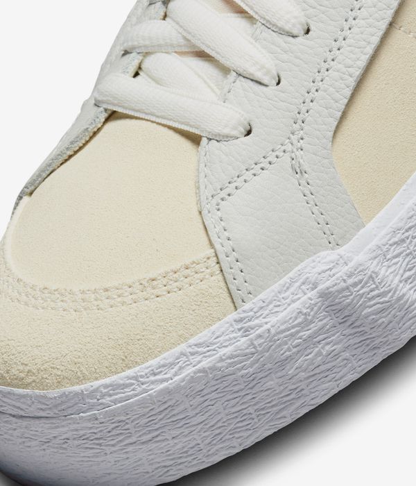 Nike SB Zoom Blazer Mid Premium Plus Schuh (summit white)