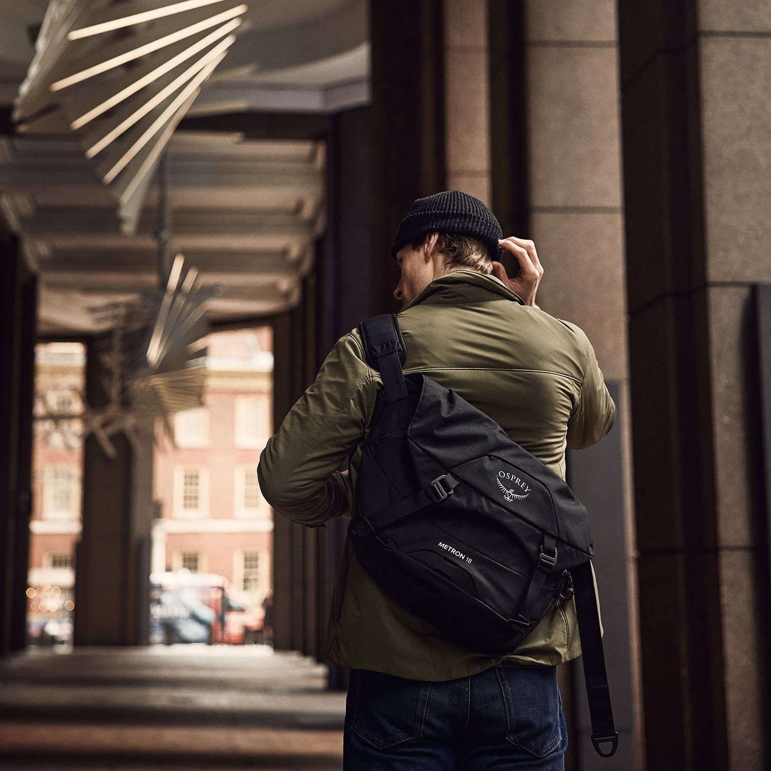 Osprey Metron Messenger 18 tan concrete