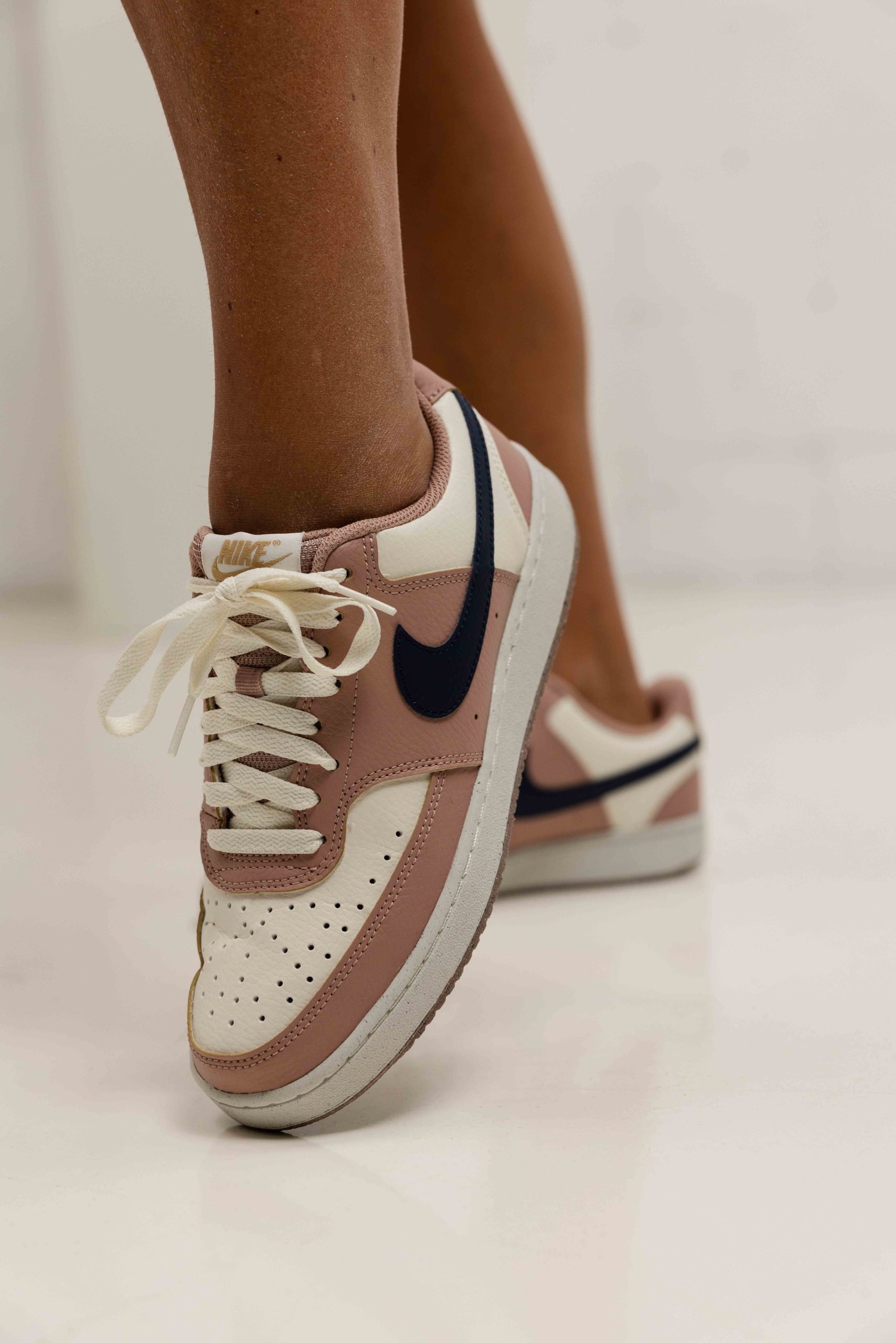 Nike Court Vision Low Sneakers Dames Roze/Wit