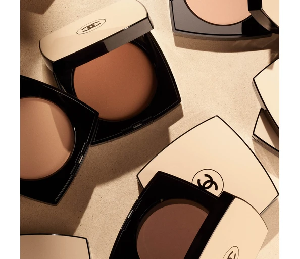 CHANEL LES BEIGES POUDRE BELLE MINE NATURELLE Poudre légère, imperceptible et modulableB10
