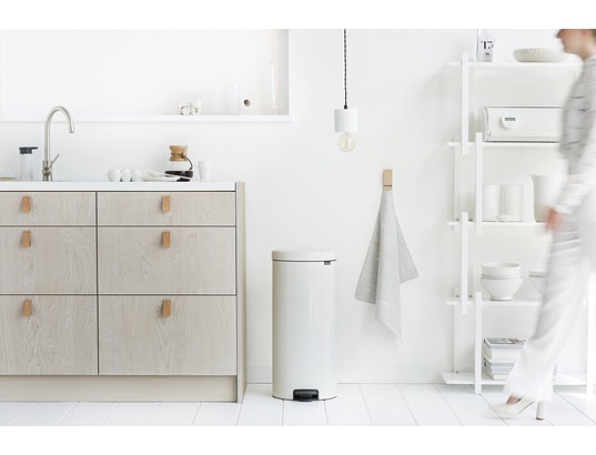 BRABANTIA - Poubelle à pédale Pedal new icon 30L - blanc - 111785