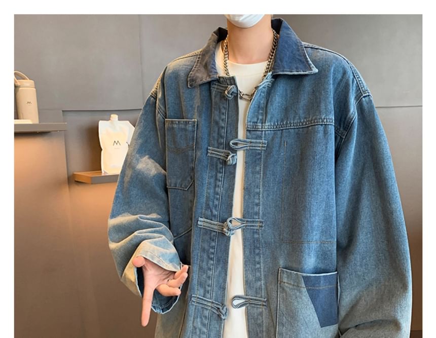 Plummie - Gewassen denim jack met kraag en kikkersluiting