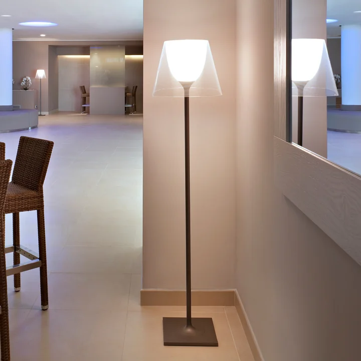 Flos - K Tribe F2 Stehleuchte, indoor, fumée