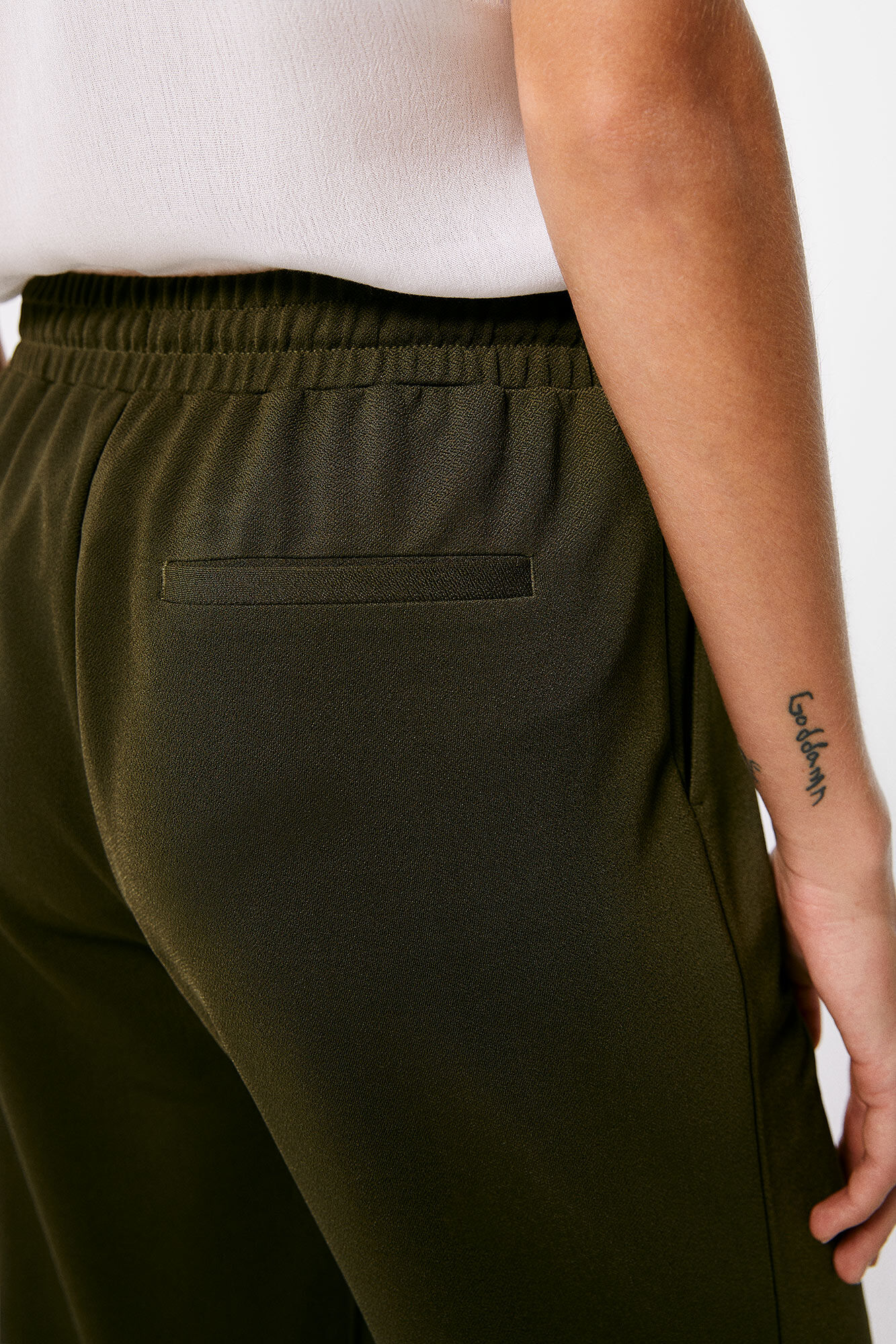 Calça Jogger - Estampa em Fundo Branco