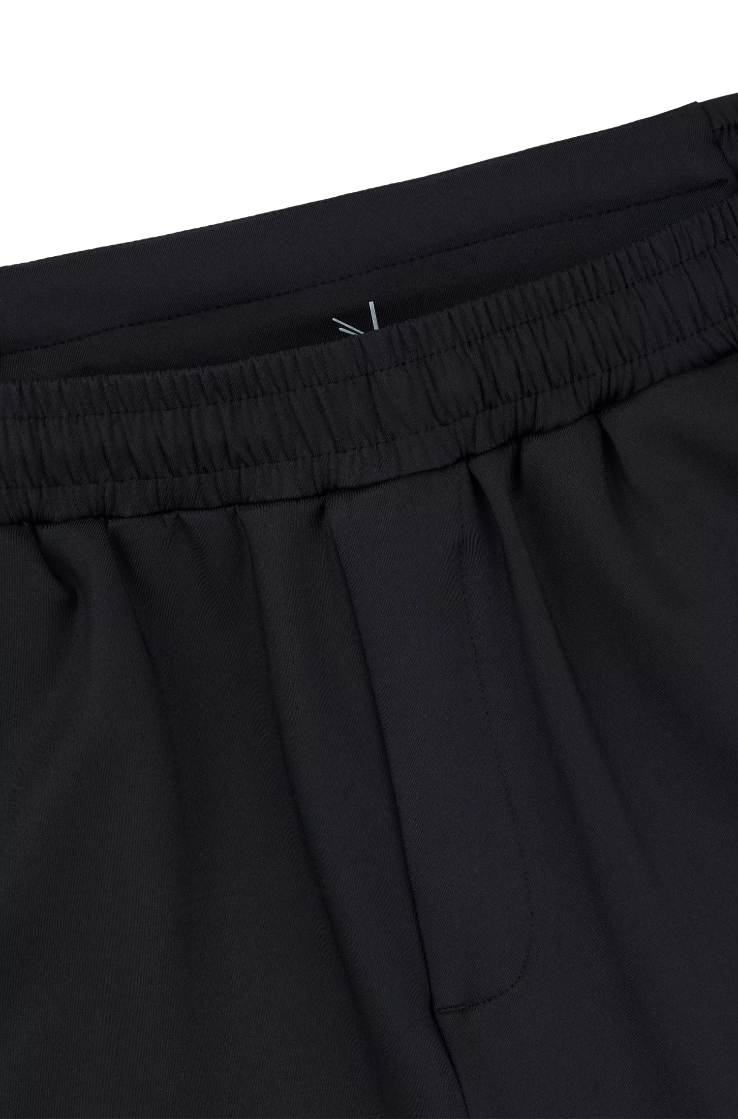 Calções BOSS verdes, corte regular, com bolso traseiro com fecho de correr.