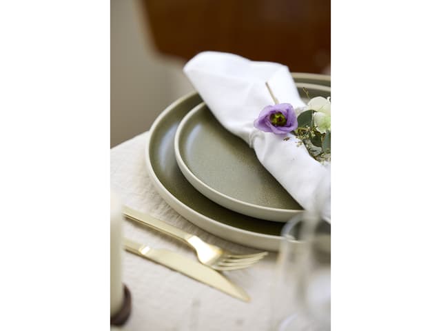 Studio Round Frokosttallerken Matte white/Matte moss