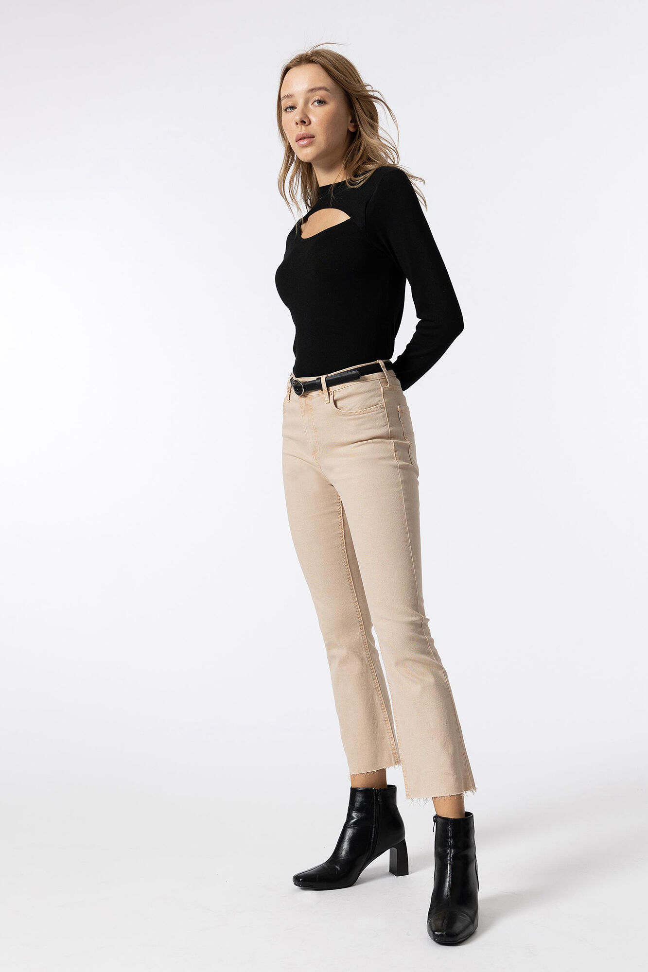 Calça jeans cropped flare de cintura alta Megan