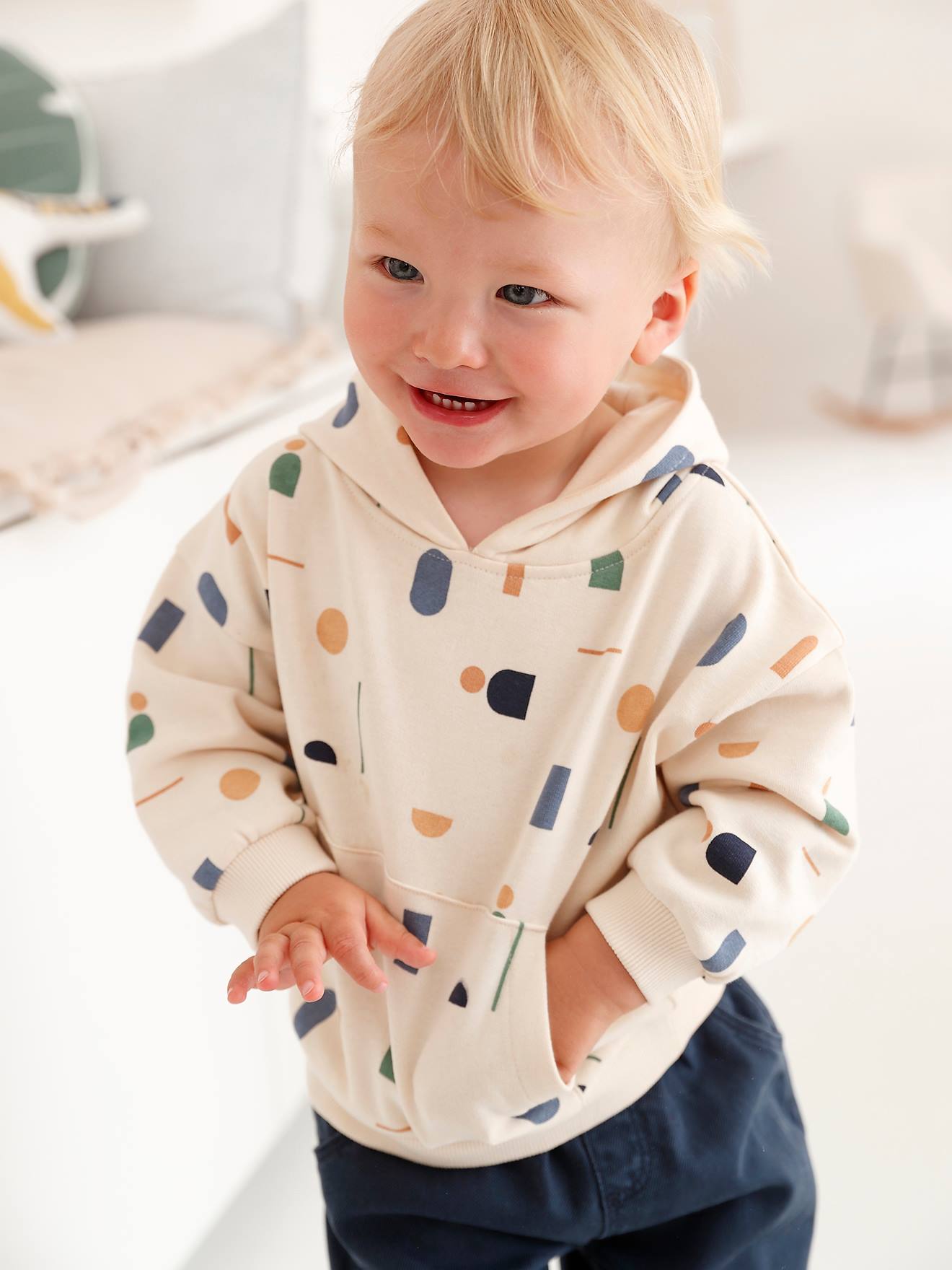 Roupa de bebê: moletom de lã e calça de sarja azul-escura