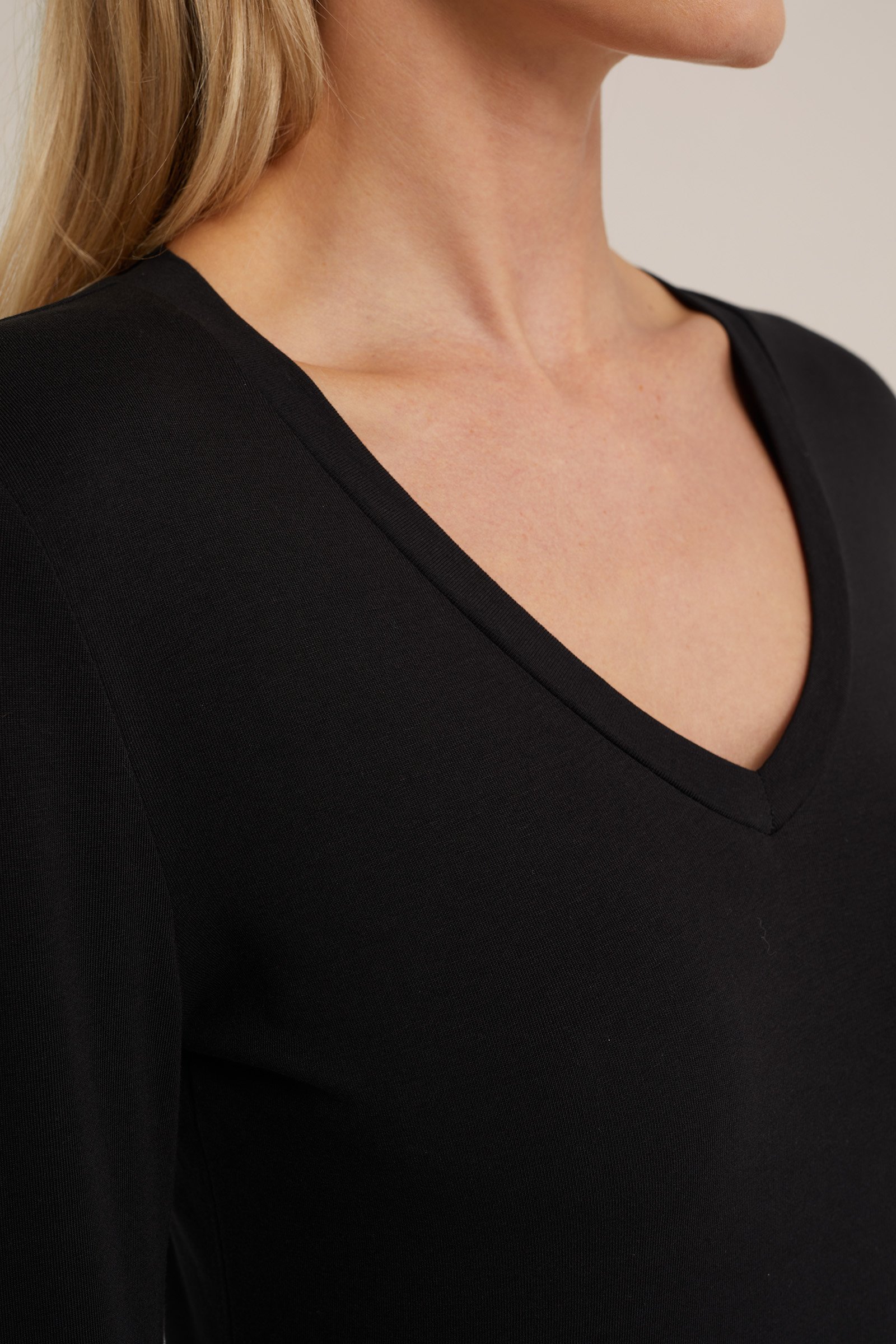 T-shirt met V-hals WE Fashion Zwart