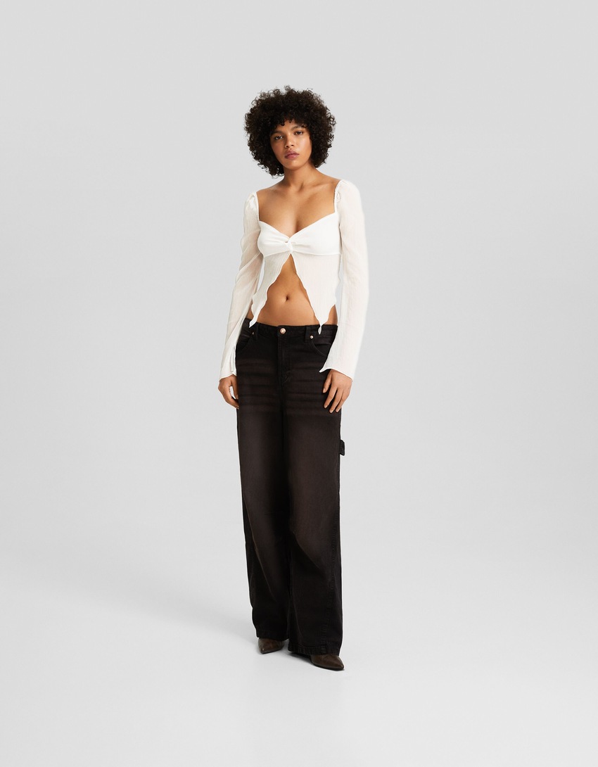 Blusa cropped de manga comprida com detalhe em chiffon