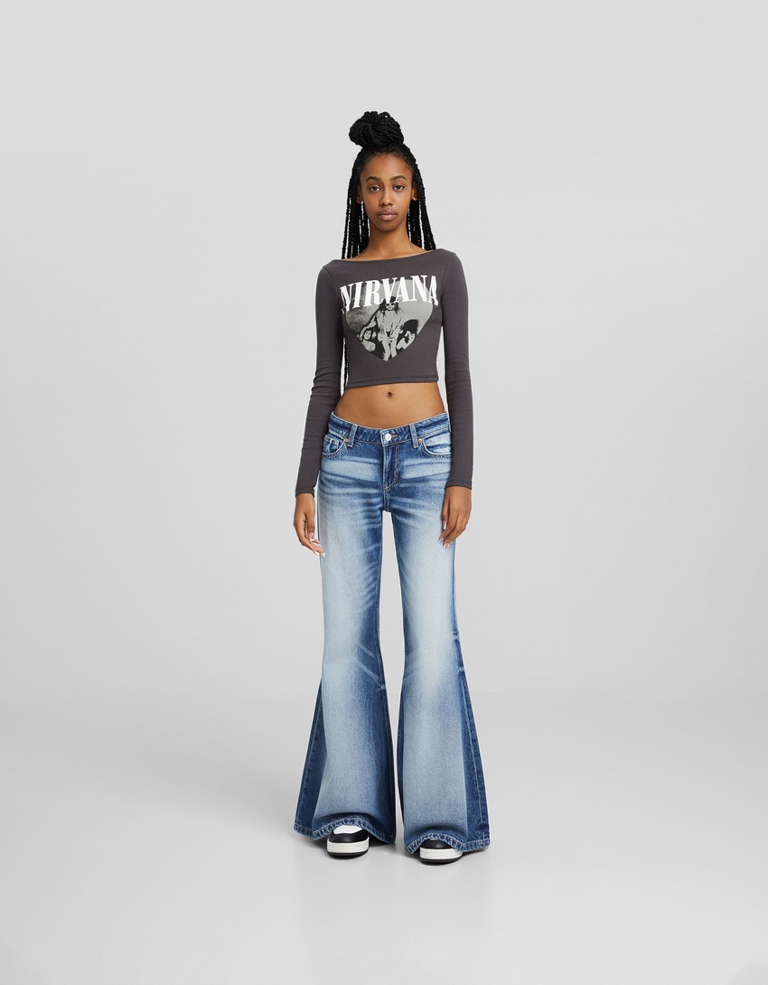 Calça jeans flare de cintura baixa dos anos 90
