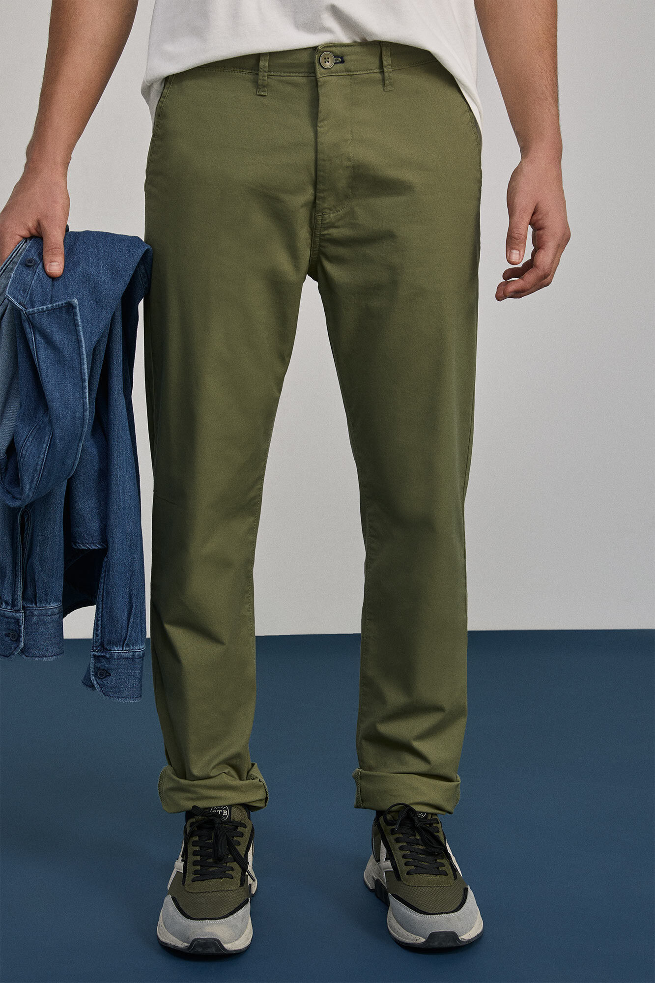 Calça chino slim - cáqui escuro