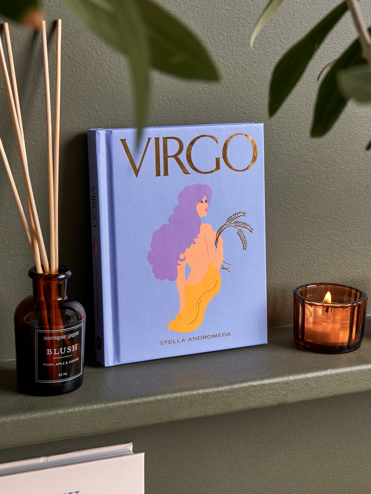 Virgo | Hardcover. Engelsk. 12,5 x 1,5 x 16 cm. 112 sider. | Misty Blue | New Mags