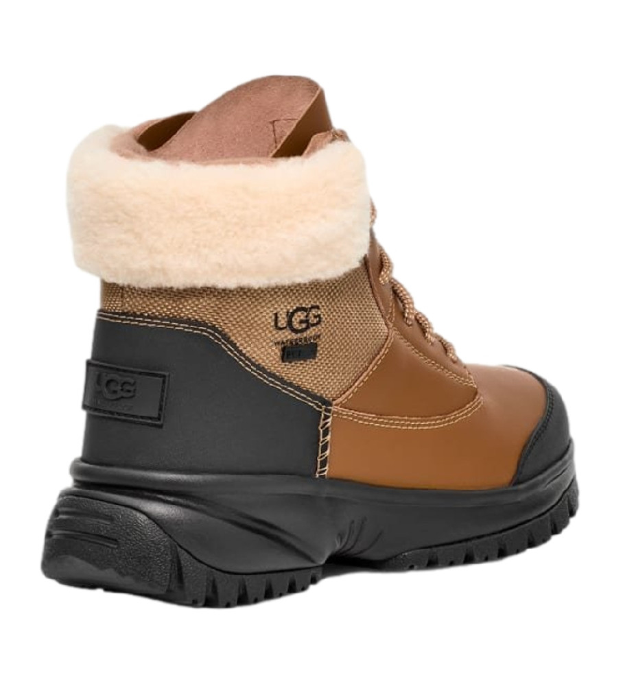 Botas UGG de couro impermeável Yose Fluff V2 marrom