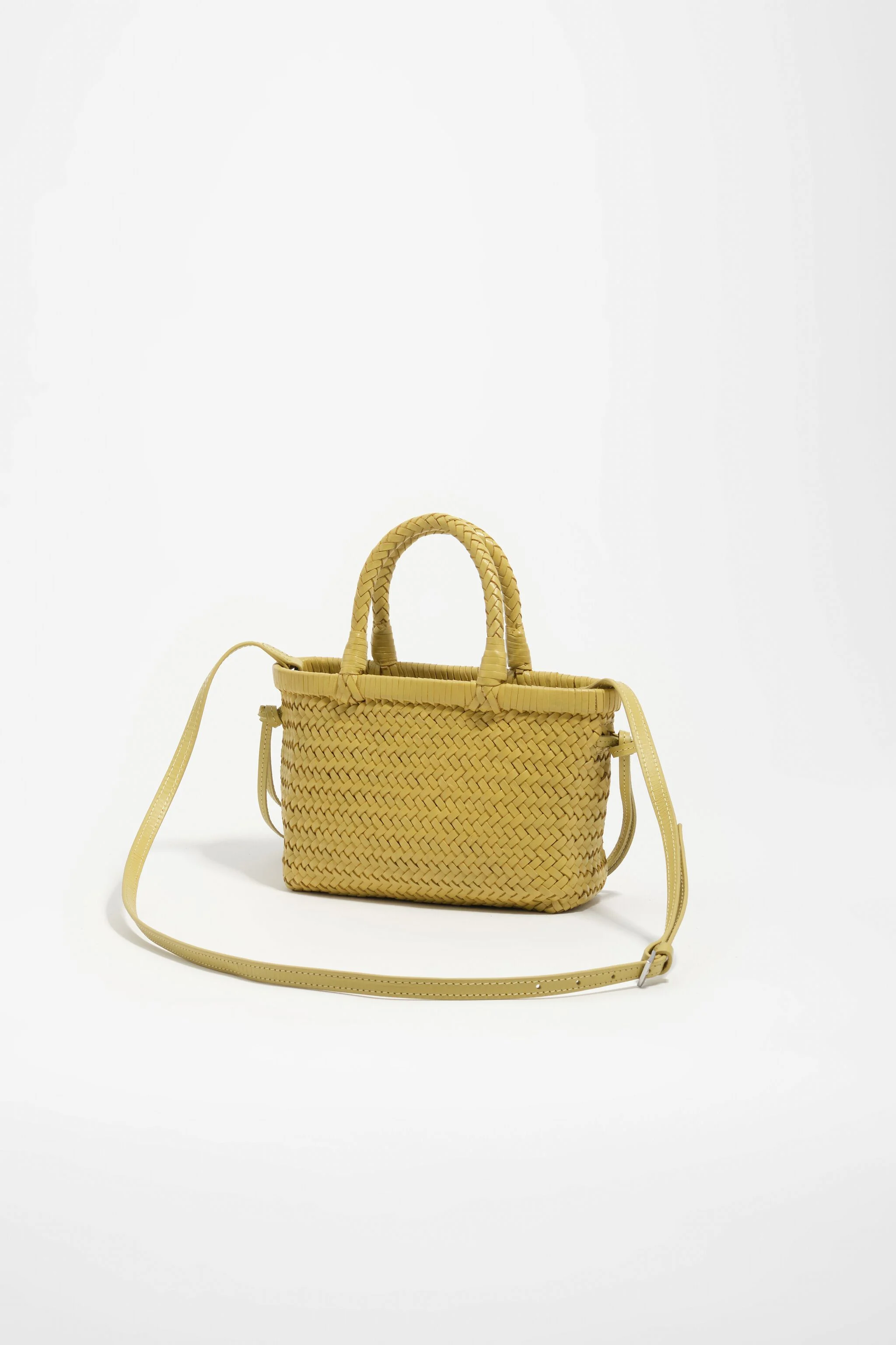 Bolsa pequena de couro trançado amarelo claro