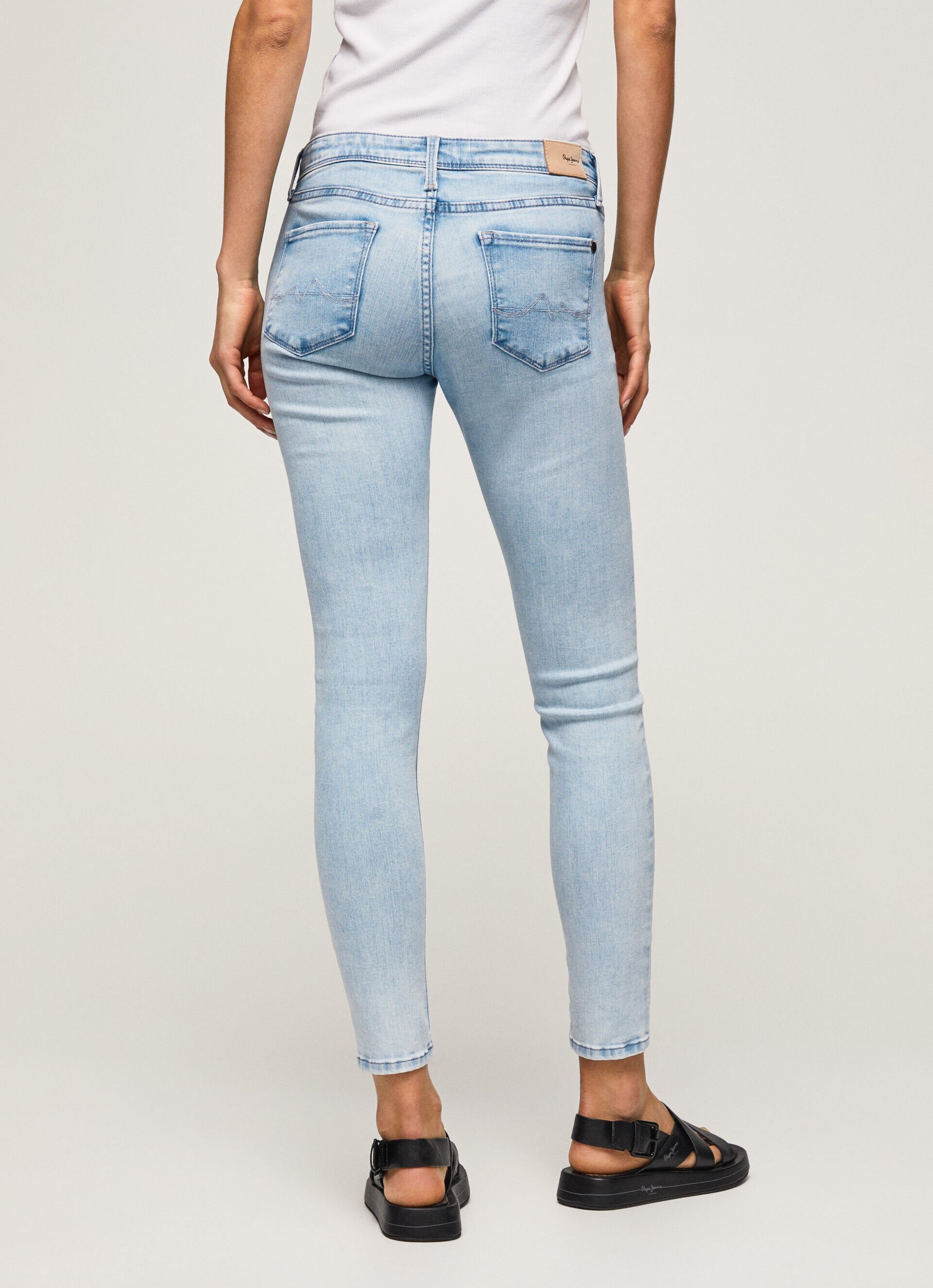Calça jeans Lola Fit Skinny de cintura média - jeans