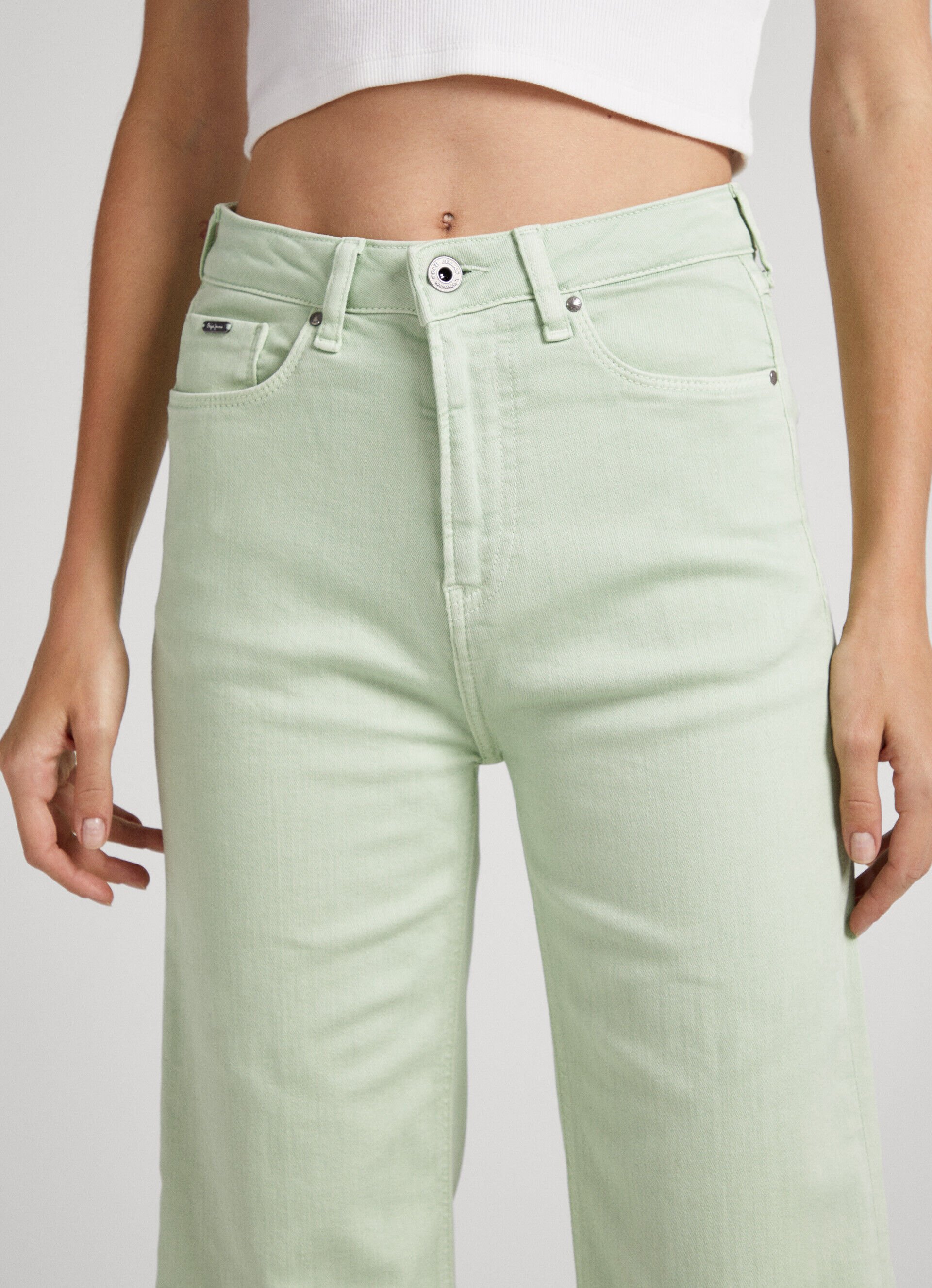 Calça flare com 5 bolsos - verde claro