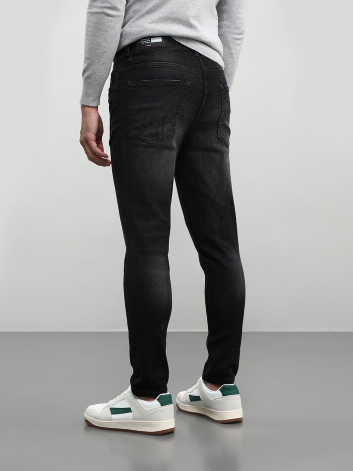 Calça jeans skinny confortável cor cenoura - Preta