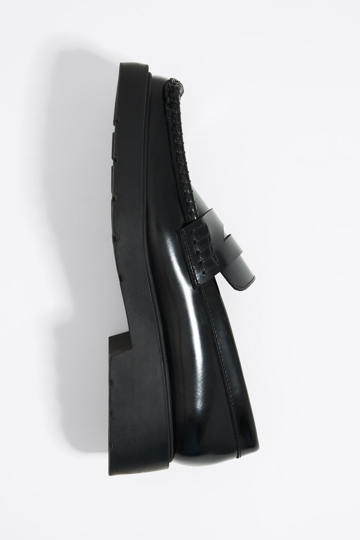 Mocassim de couro preto brilhante