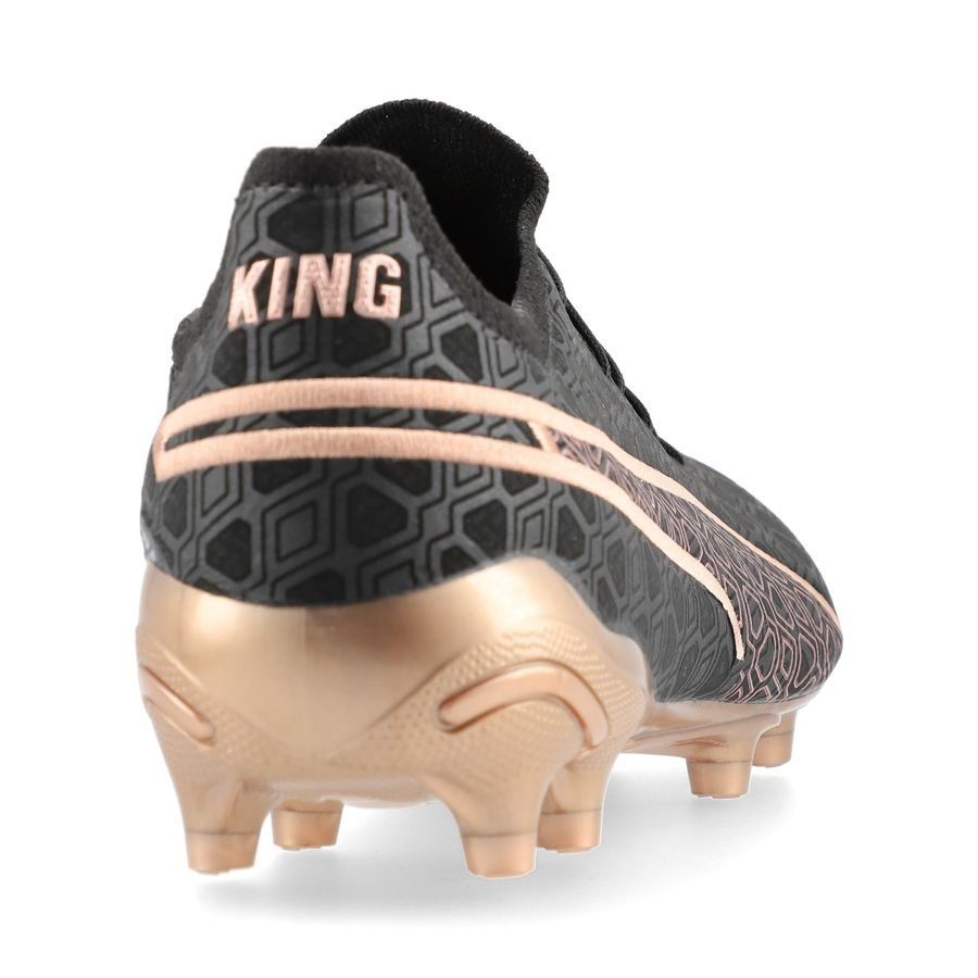 PUMA King Ultimate FG/AG Rudagon - Noir/Blanc/Doré ÉDITION LIMITÉE