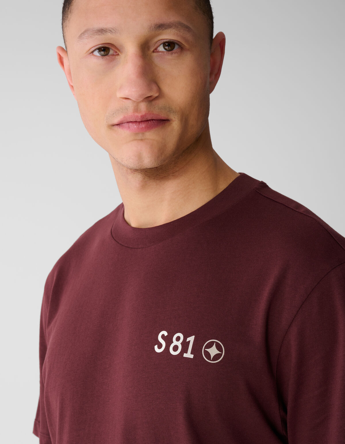 Gradient Logo Artwork T-shirt Donkerrood