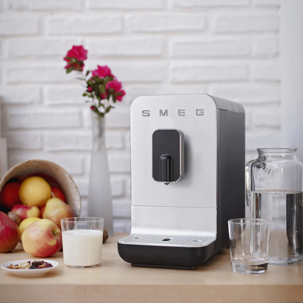 Machine à café full auto noir mat Smeg