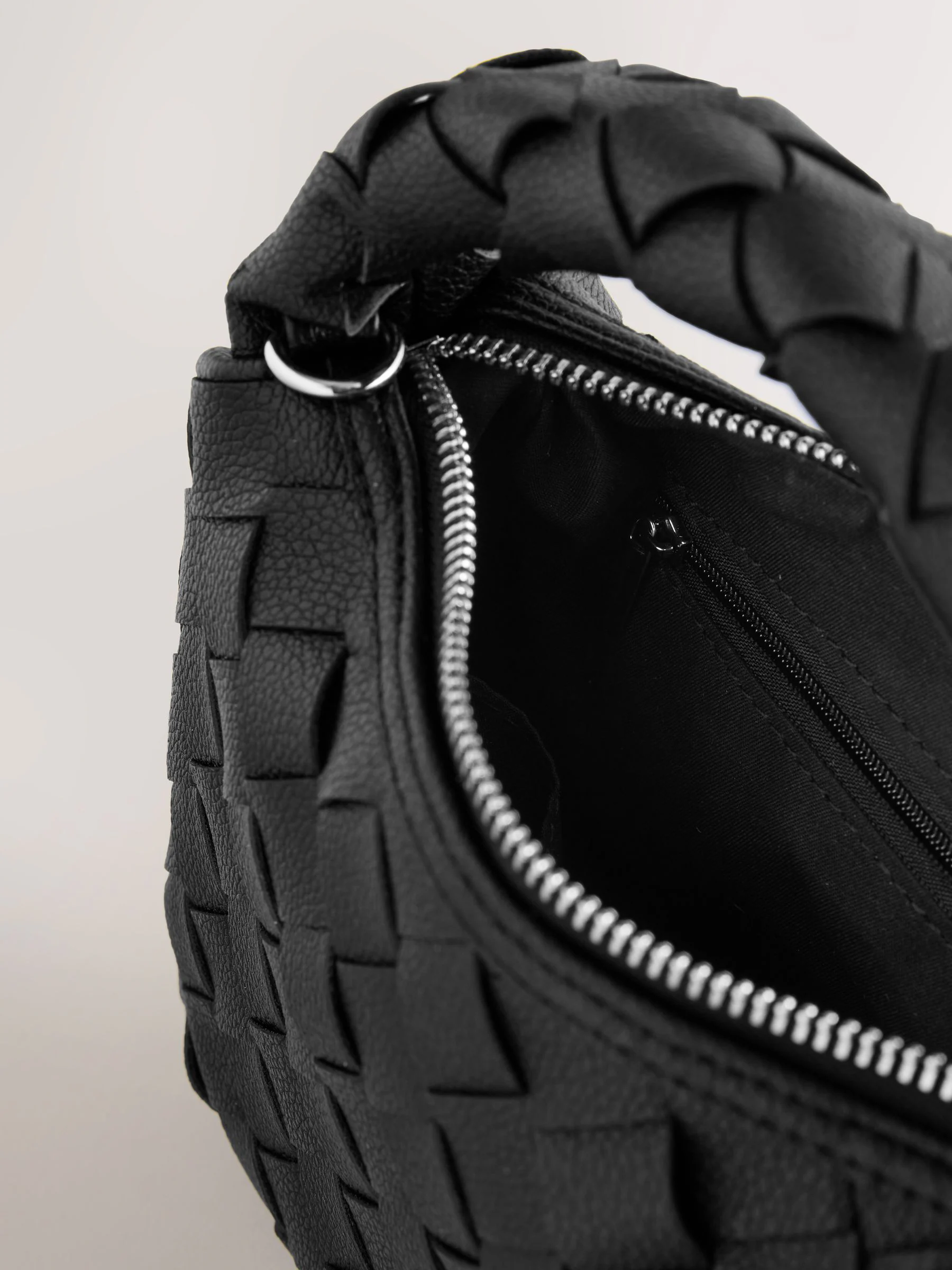 Zwart - Gevlochten crossbodytas