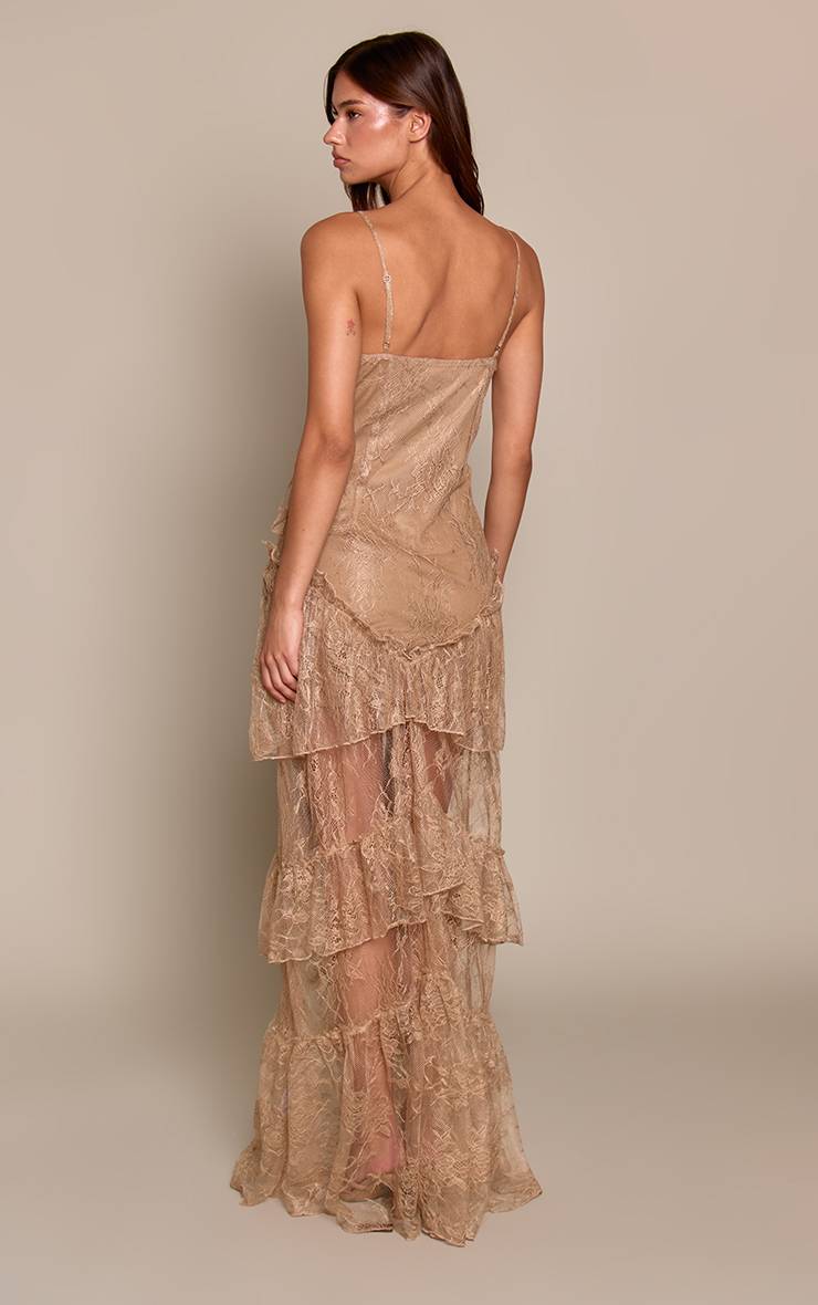 Taupe Robe Longue Étagée À Bretelles En Dentelle Avec Décolleté Plongeant