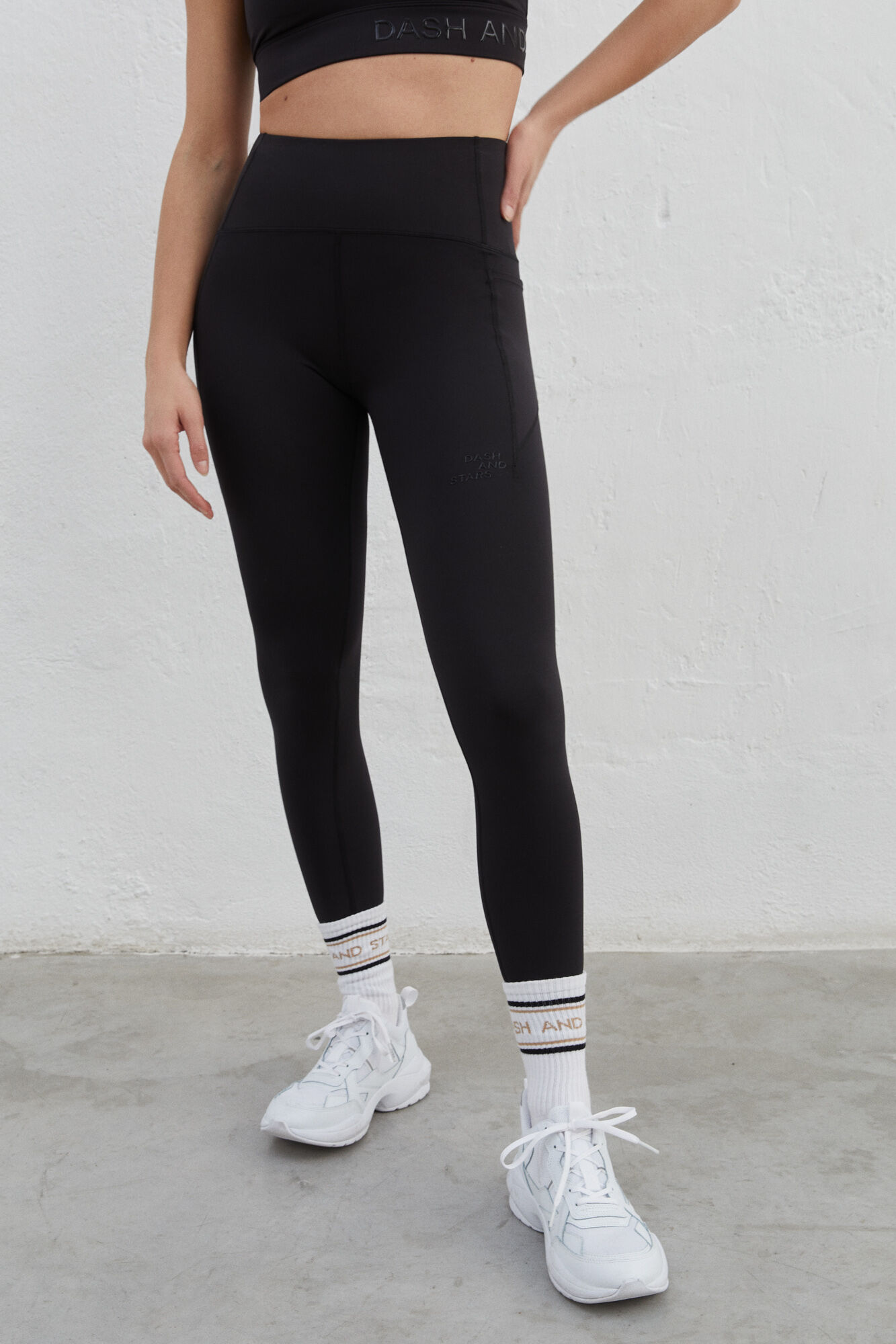 Legging preta de microfibra elástica 4D