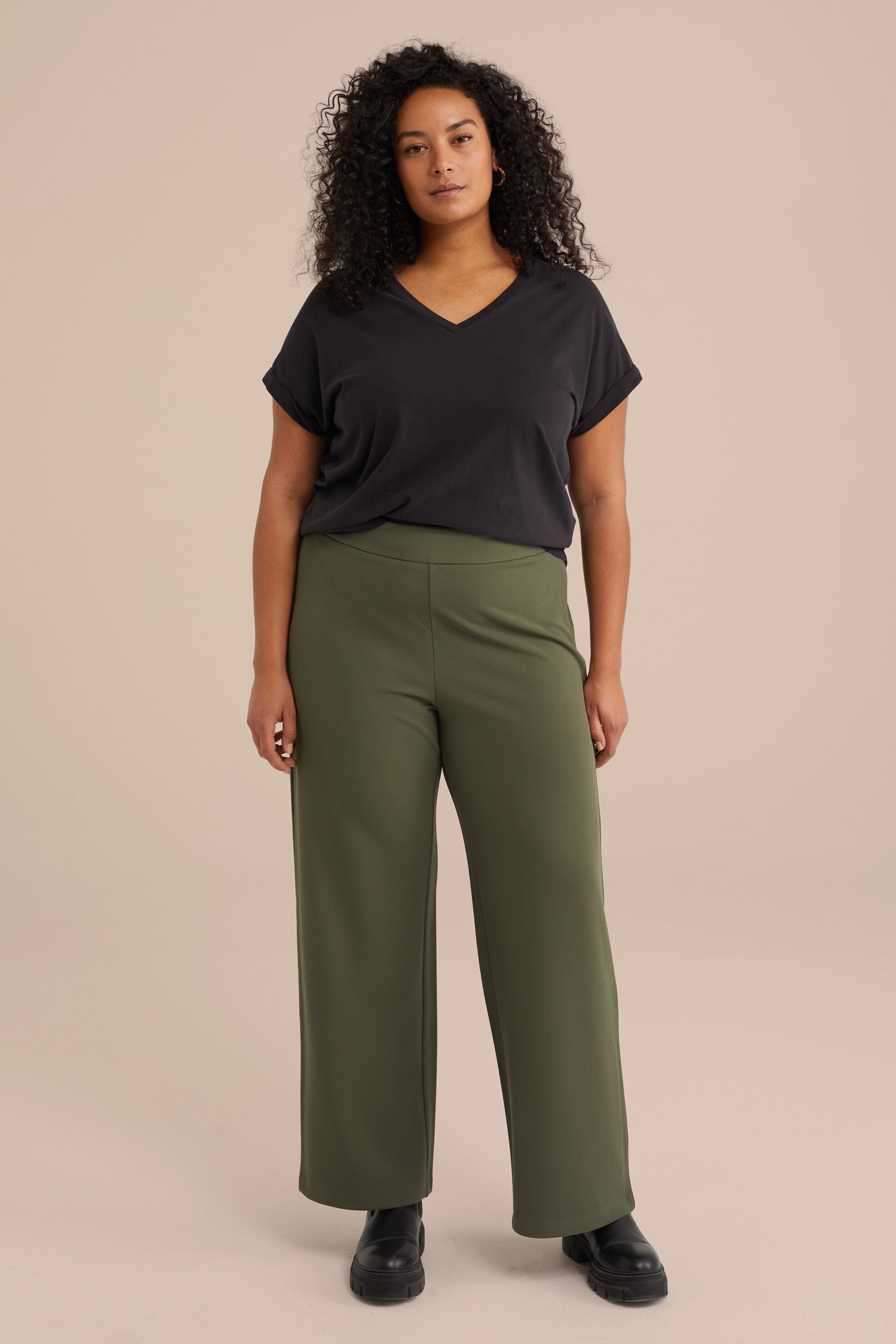 T-shirt met V-hals - Curve WE Fashion Zwart