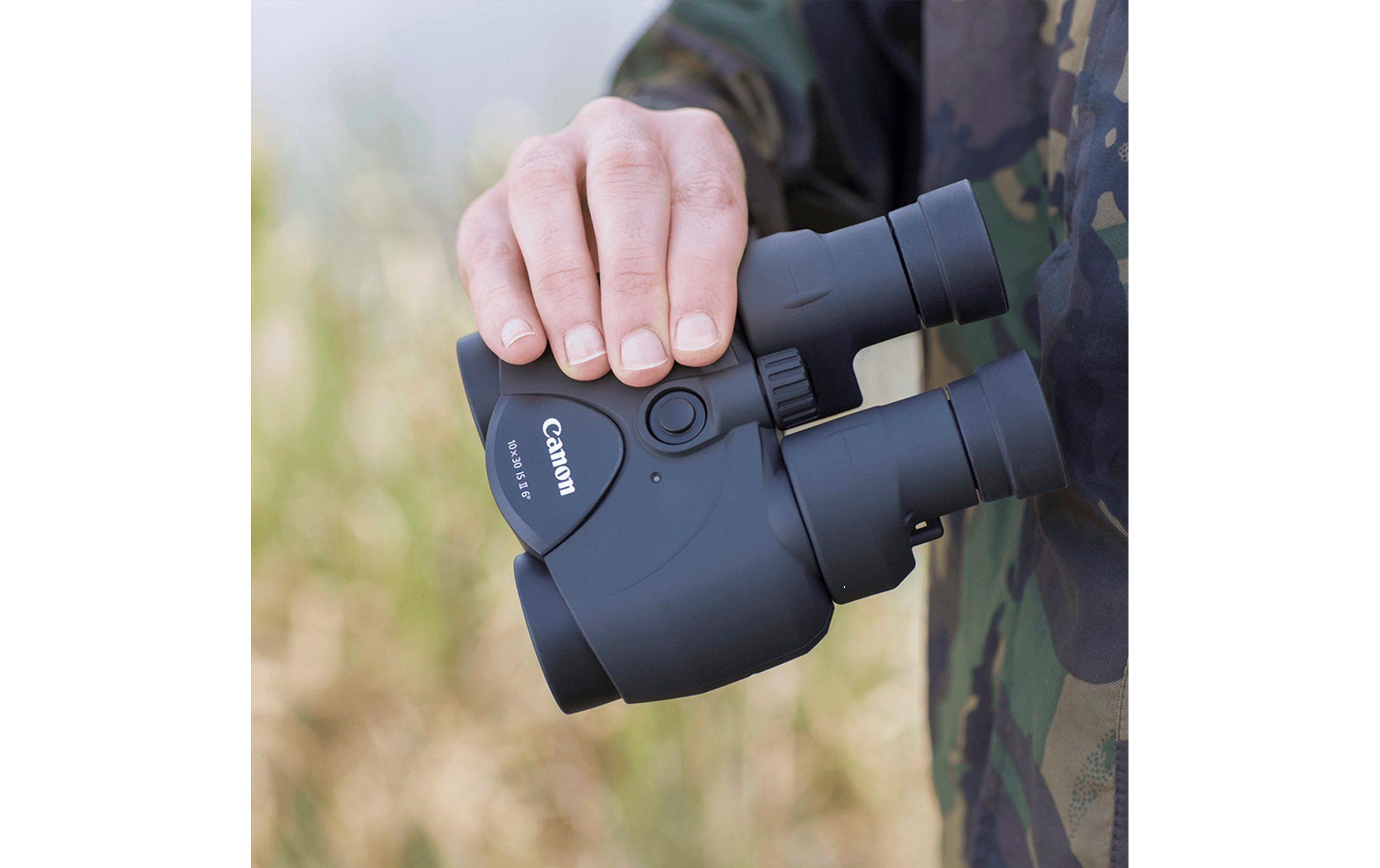 Fernglas 10x30 IS II<br>Handliches Fernglas mit 10-facher Vergrösserung und Bildstabilisator – ideal für Reisen, Konzert- und Sportveranstaltungen