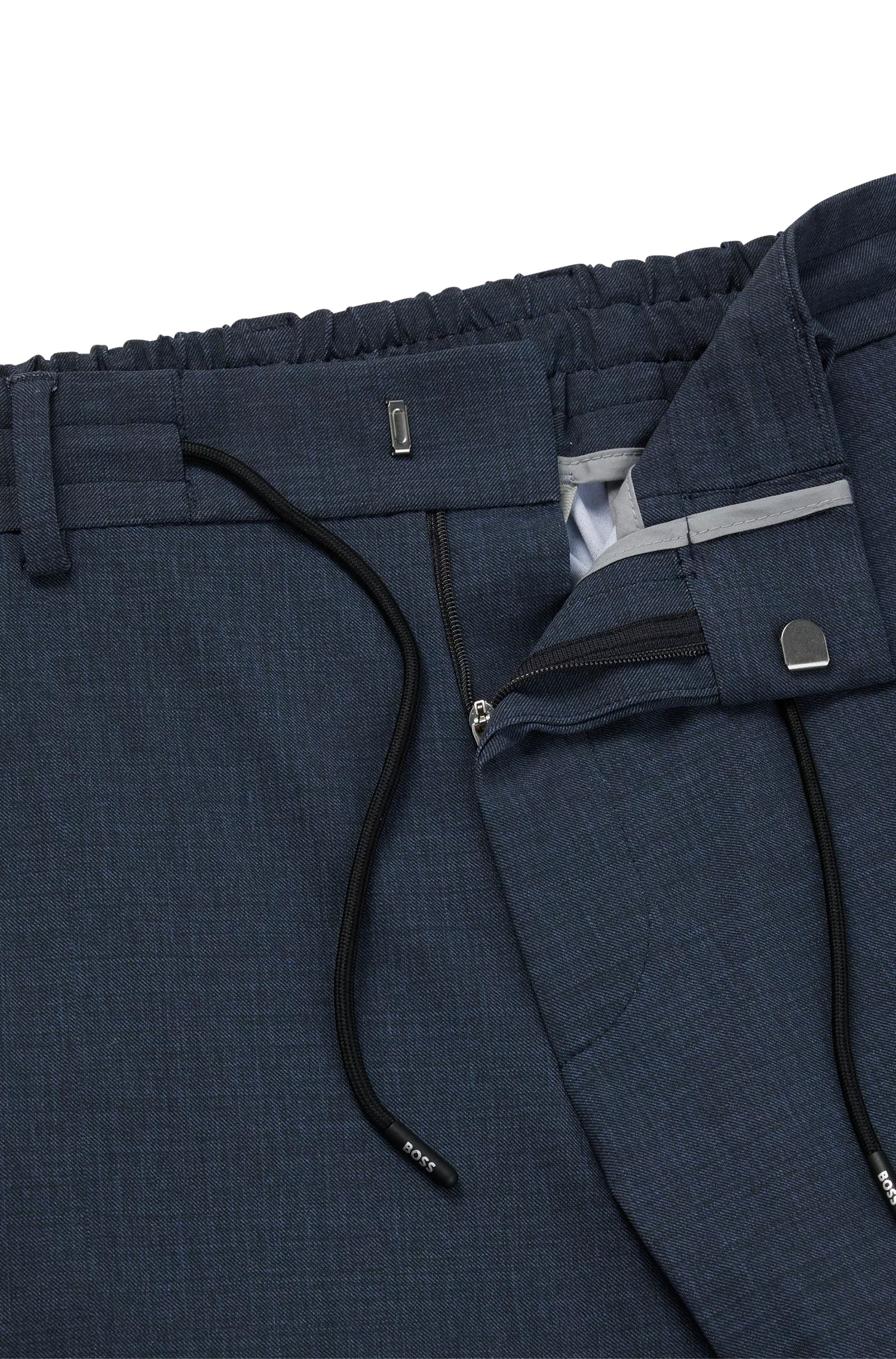 Calça BOSS preta de corte slim em jérsei elástico de alta performance com microestampas.
