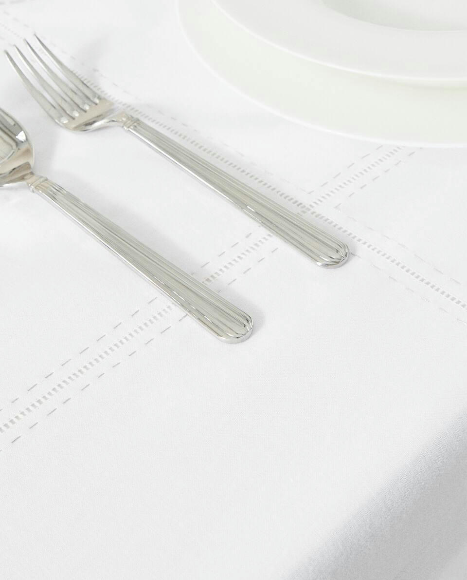 TOALHA DE MESA DE RAMI COM BORDADO DE NATAL