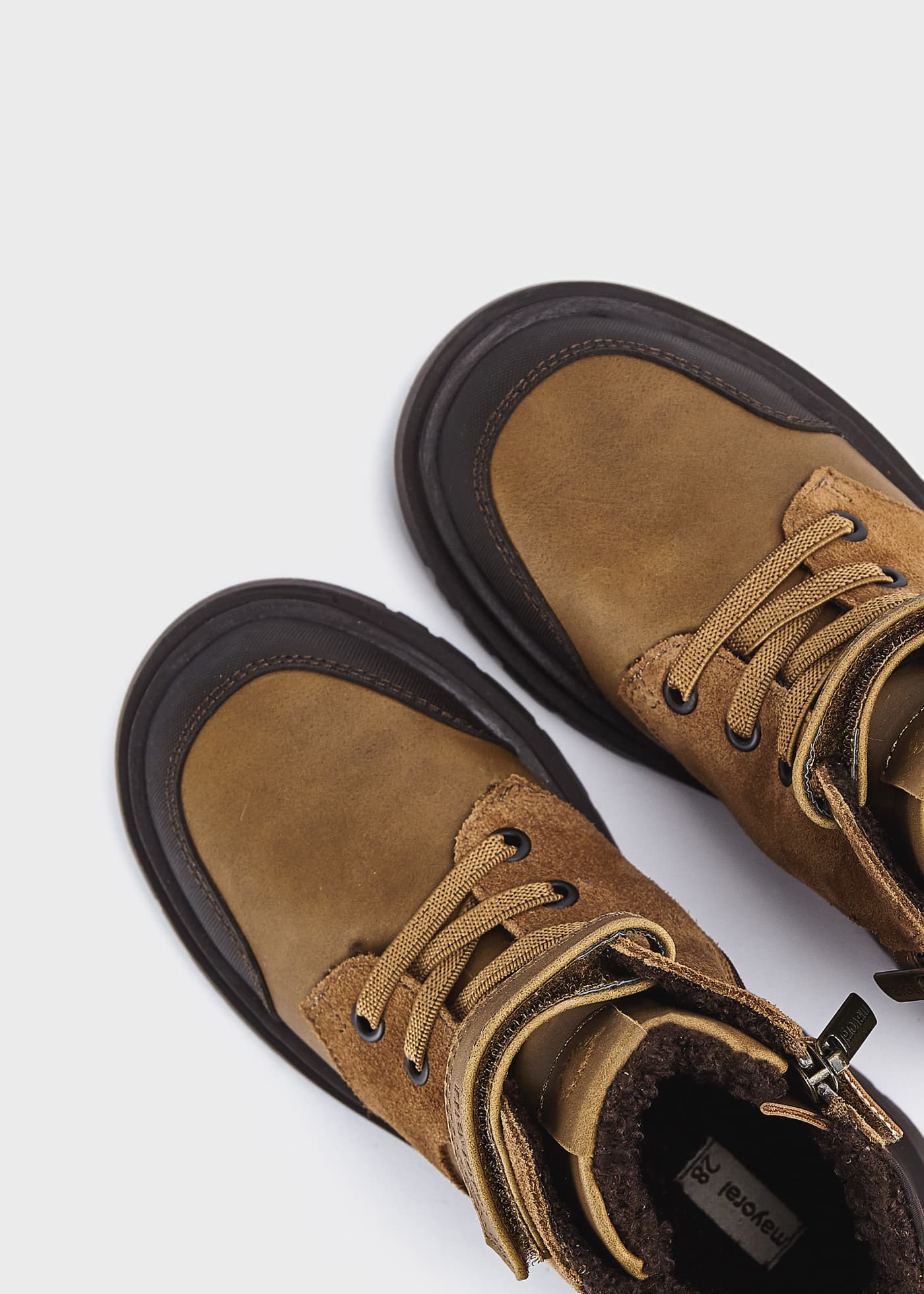 Botas de montanha de couro sustentável para meninos