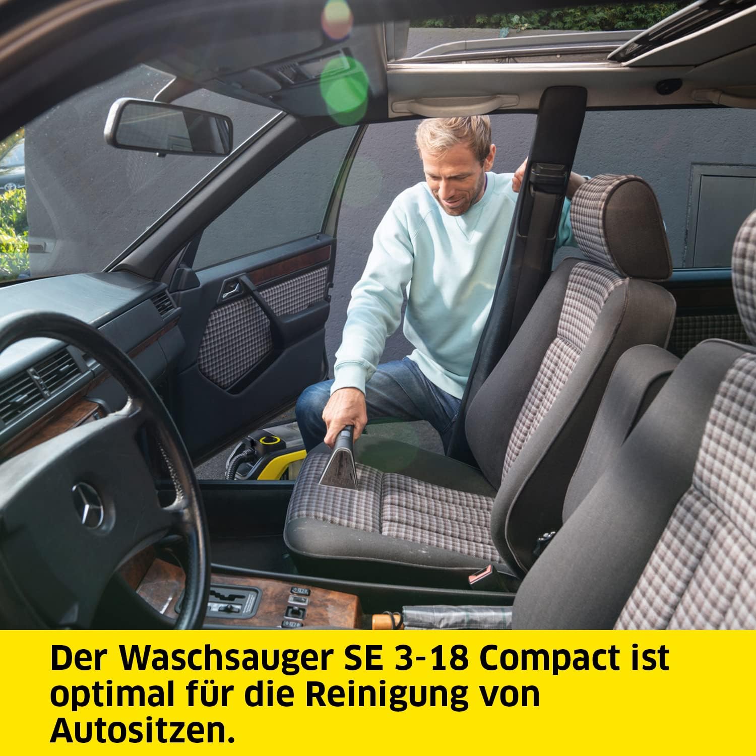 Karcher SE 3-18 Compact Akku-Waschsauger (Integrierter Sprühschlauch, extra Wasch- und Fugendüse zur Polsterreinigung, 75 mm Arbeitsbreite, Durchspülfunktion, Autoreinigung, ohne Akku und Ladegerät)