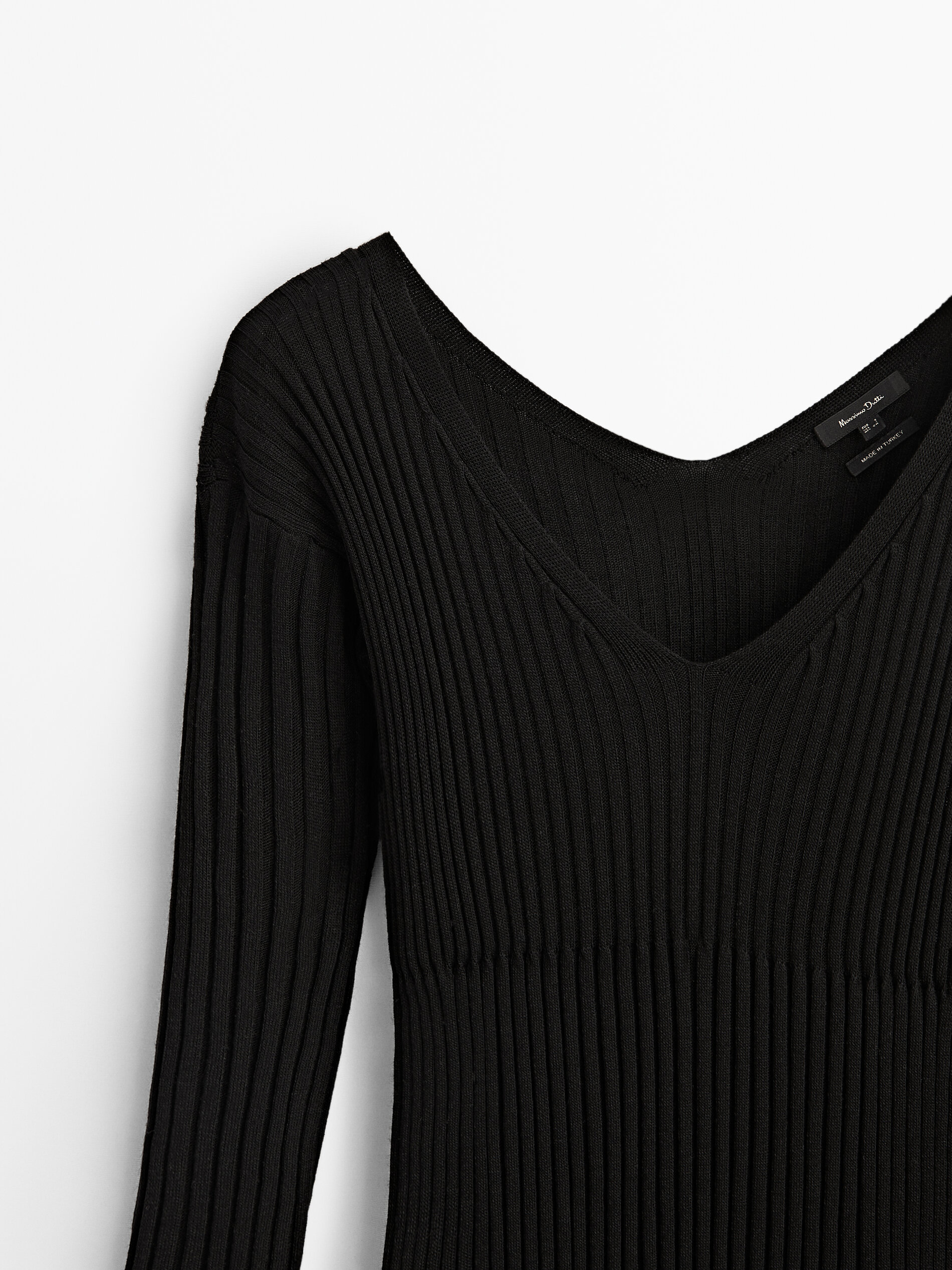 Vestido preto amplo estilo canal com saia curta - PRETO