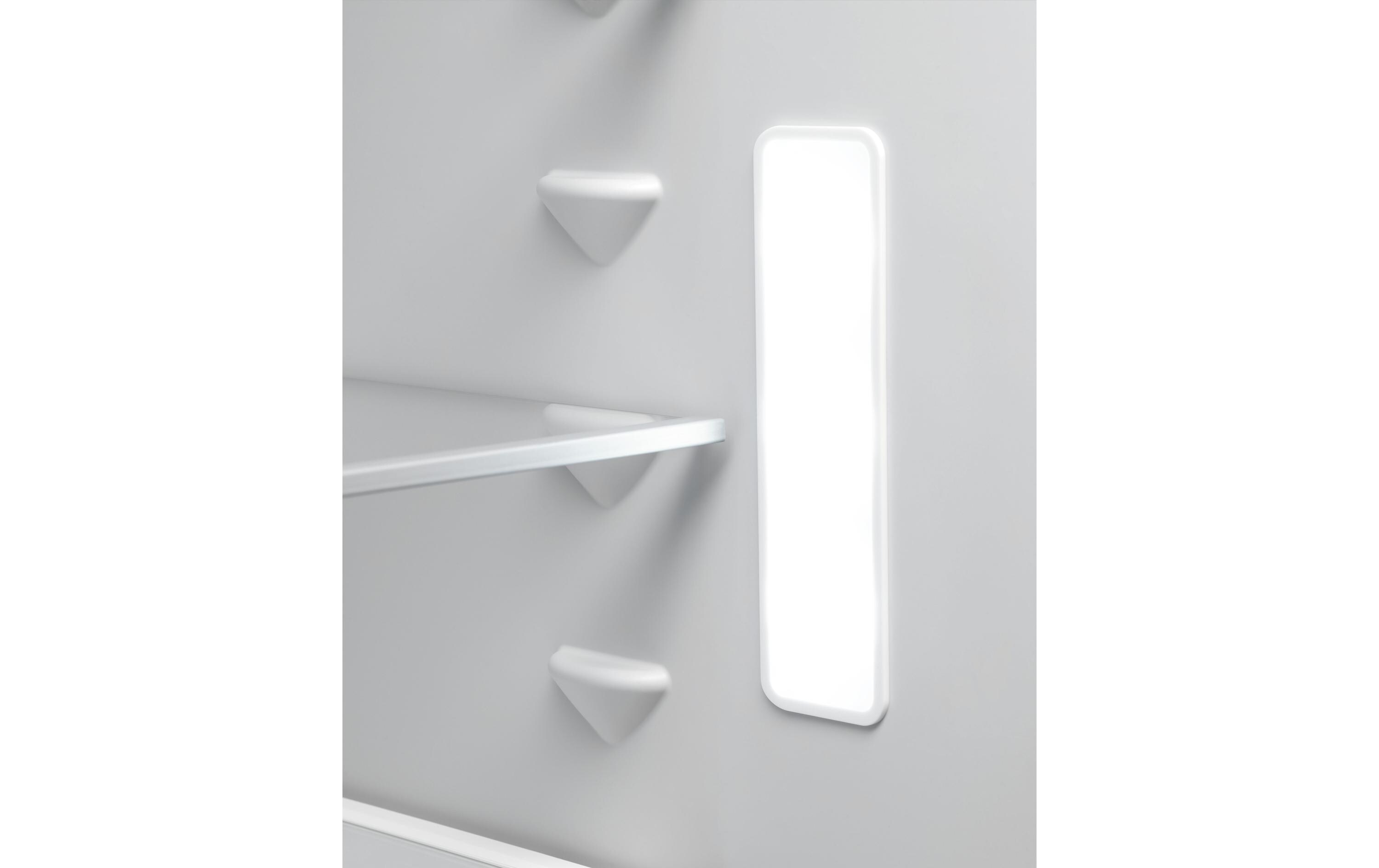 Einbaukühlschrank IK3029SAL Links/Wechselbar<br>Effizienter Einbaukühlschrank mit grosszügigem Innenraum, LED-Beleuchtung und energiesparender Technik für frische Lebensmittel