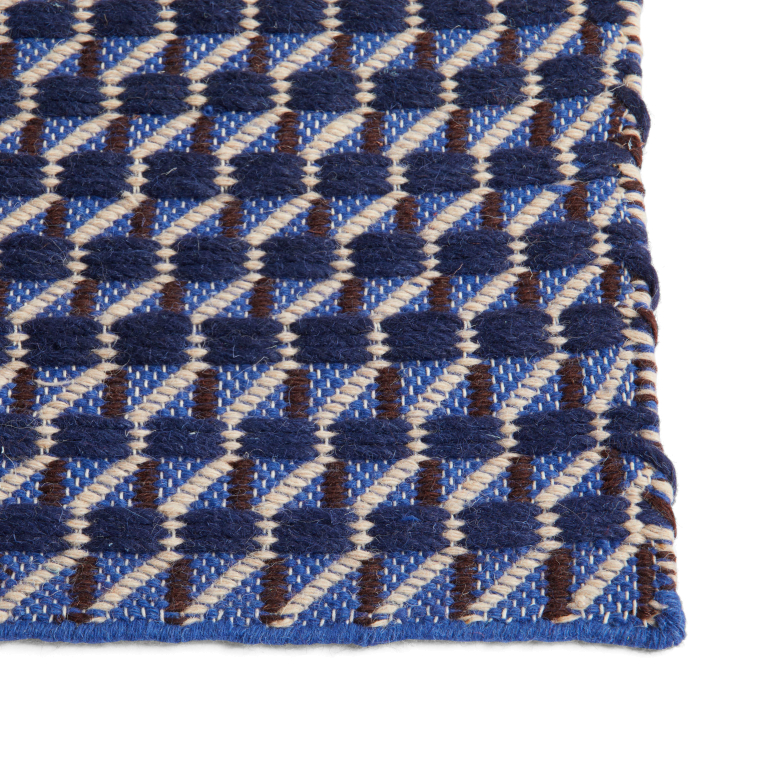 Hay Channel vloerkleed 170x240 blauw/wit