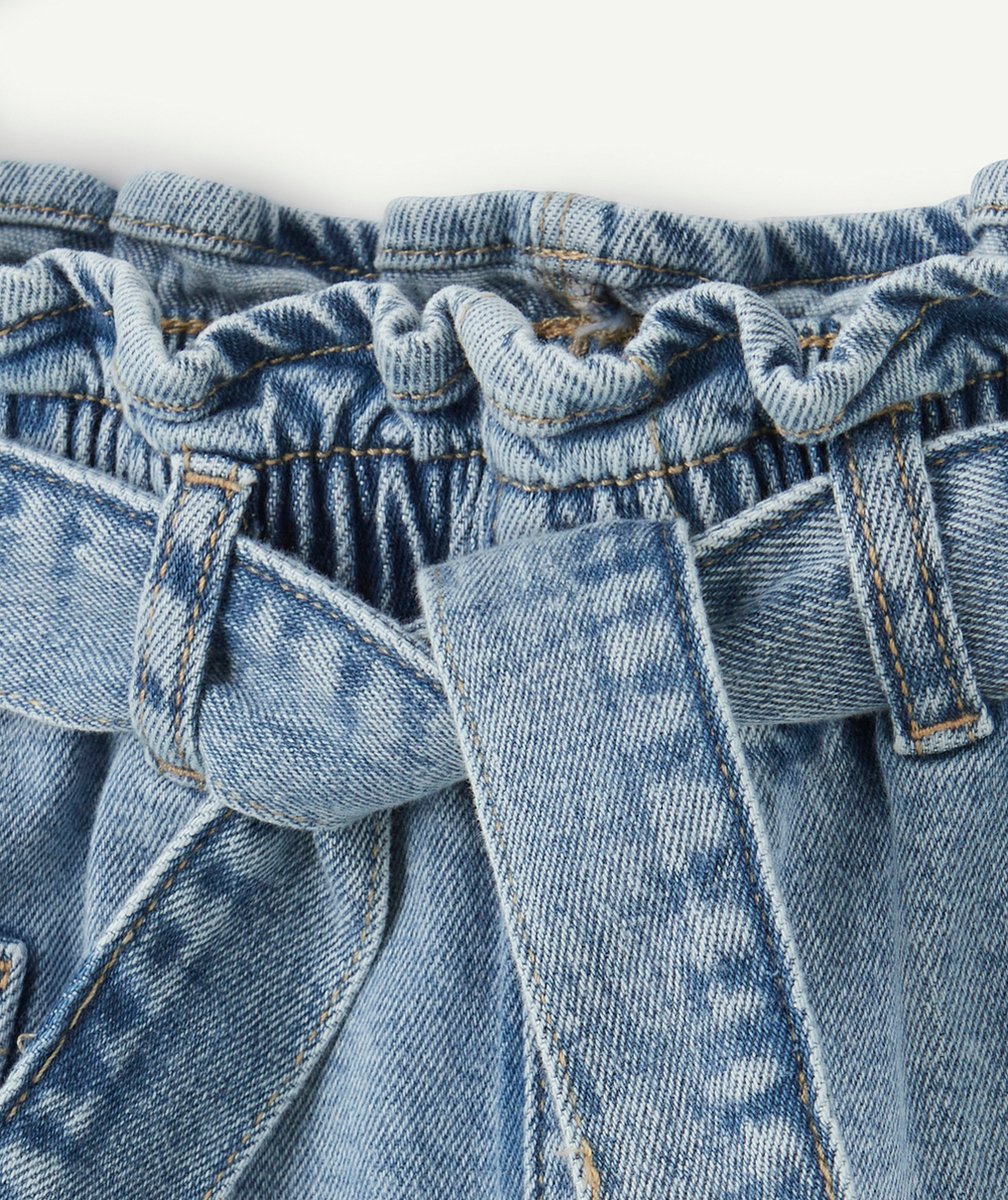 SHORT FILLE EN DENIM BLEU LOW IMPACT AVEC CEINTURE ET POCHES