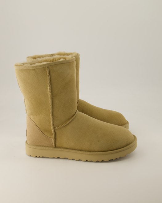 UGG Classic Short II Winterschuhe in Beige
