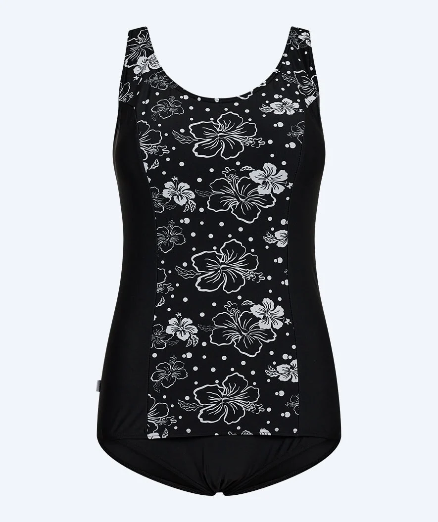 Watery badedragt plus size til damer m. blomster - Vale - Sort/hvid