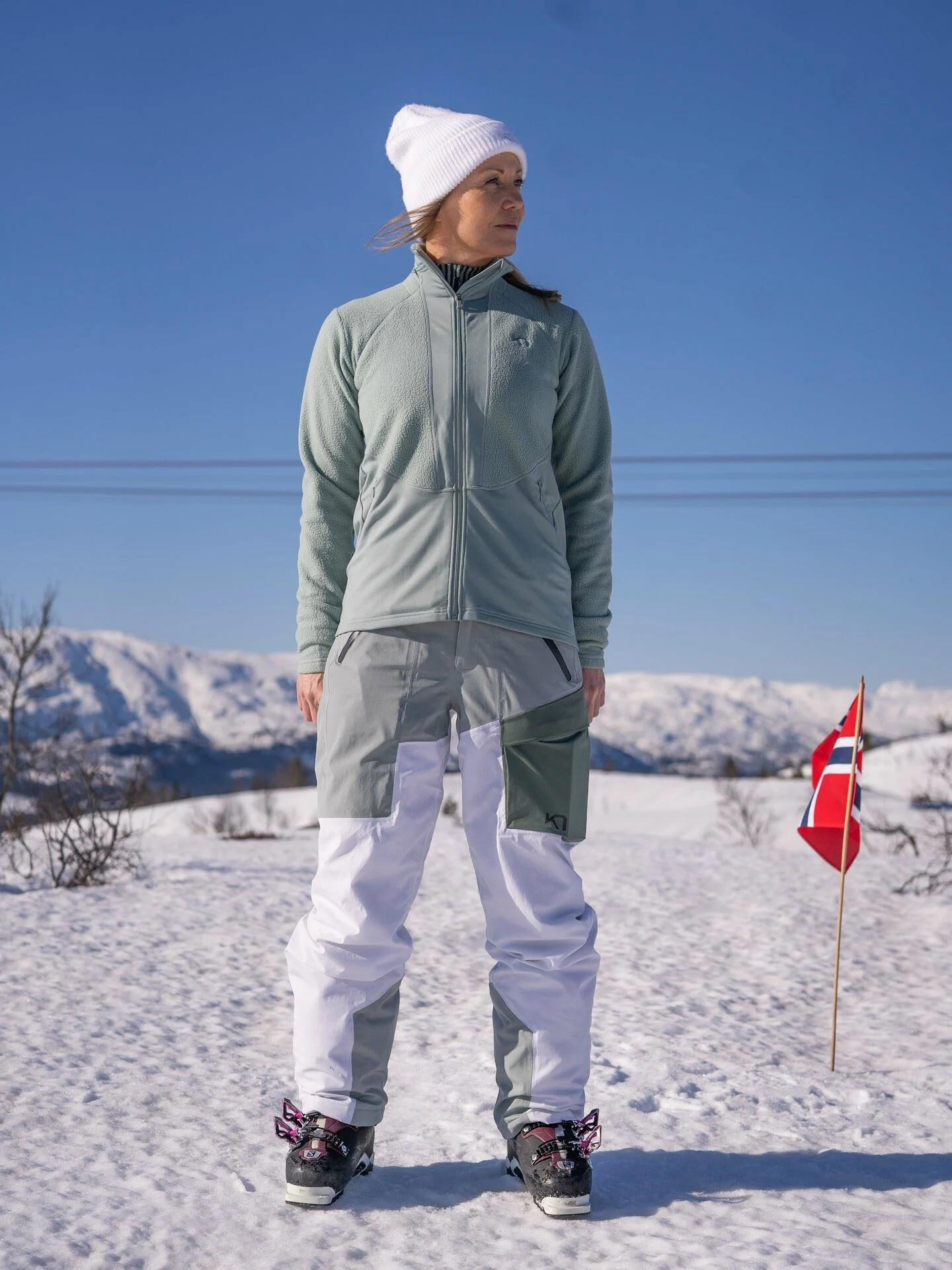 Ragnhild Full Zip Midlayer