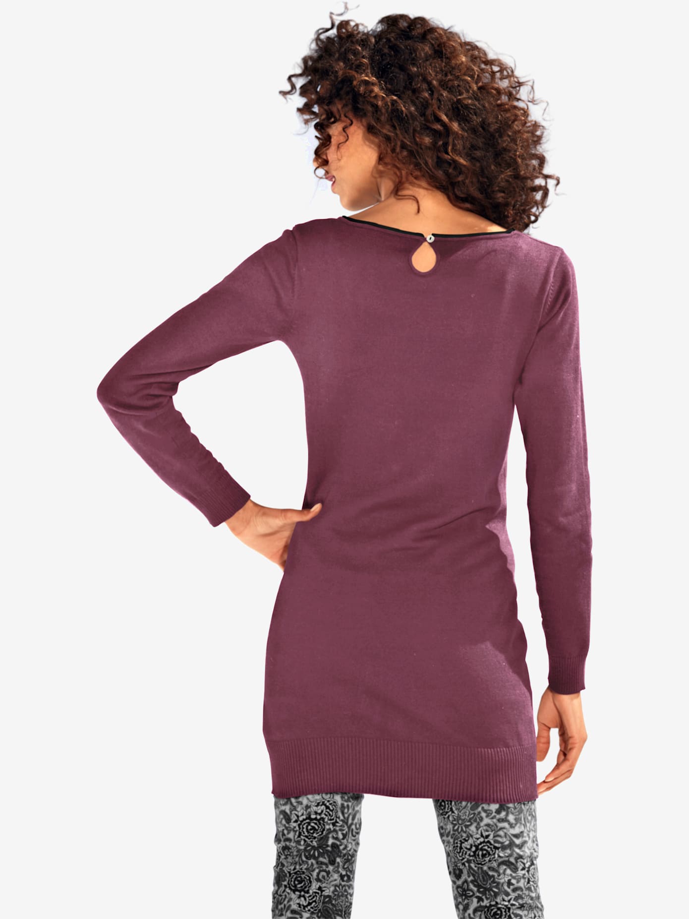 Pull long look tendance avec découpes au dos